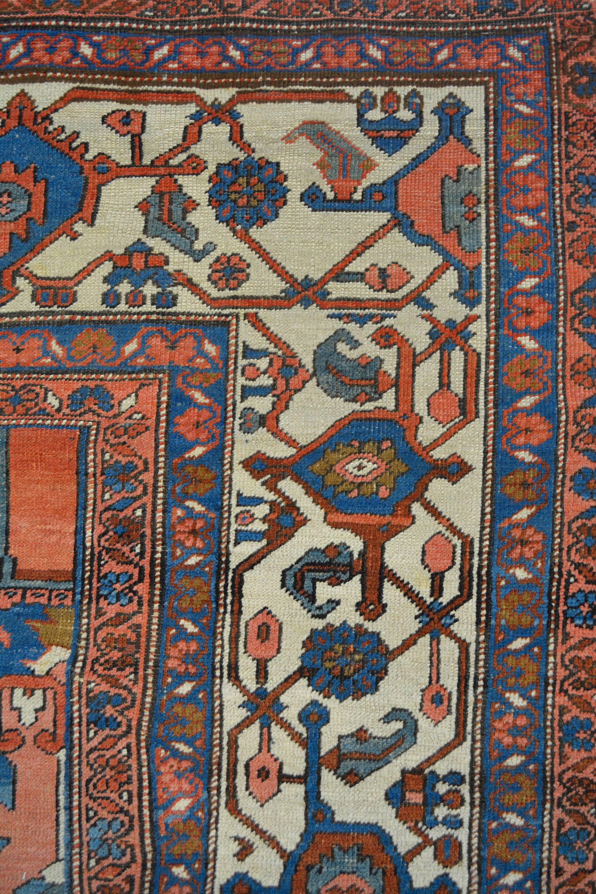 Also inside the borders, the pattern is consistent over the whole perimeter.