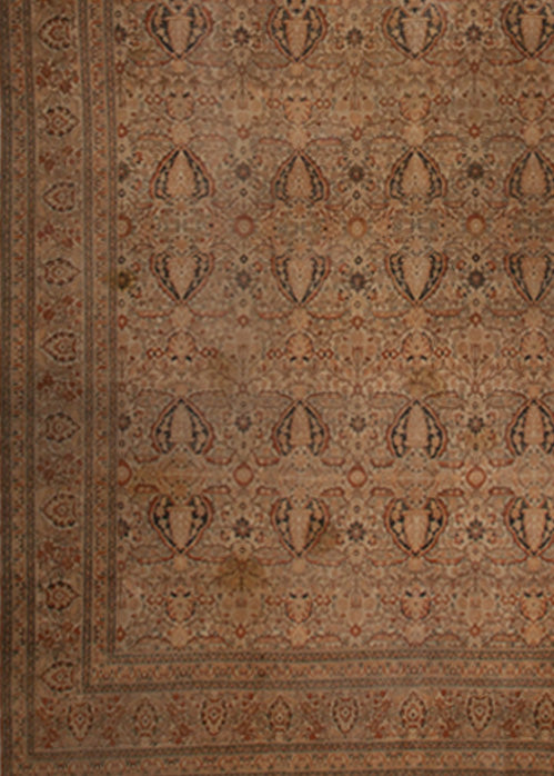 From the bottom left corner to the rest of the edges, there are two thin borders that hold a thick frame in the middle.