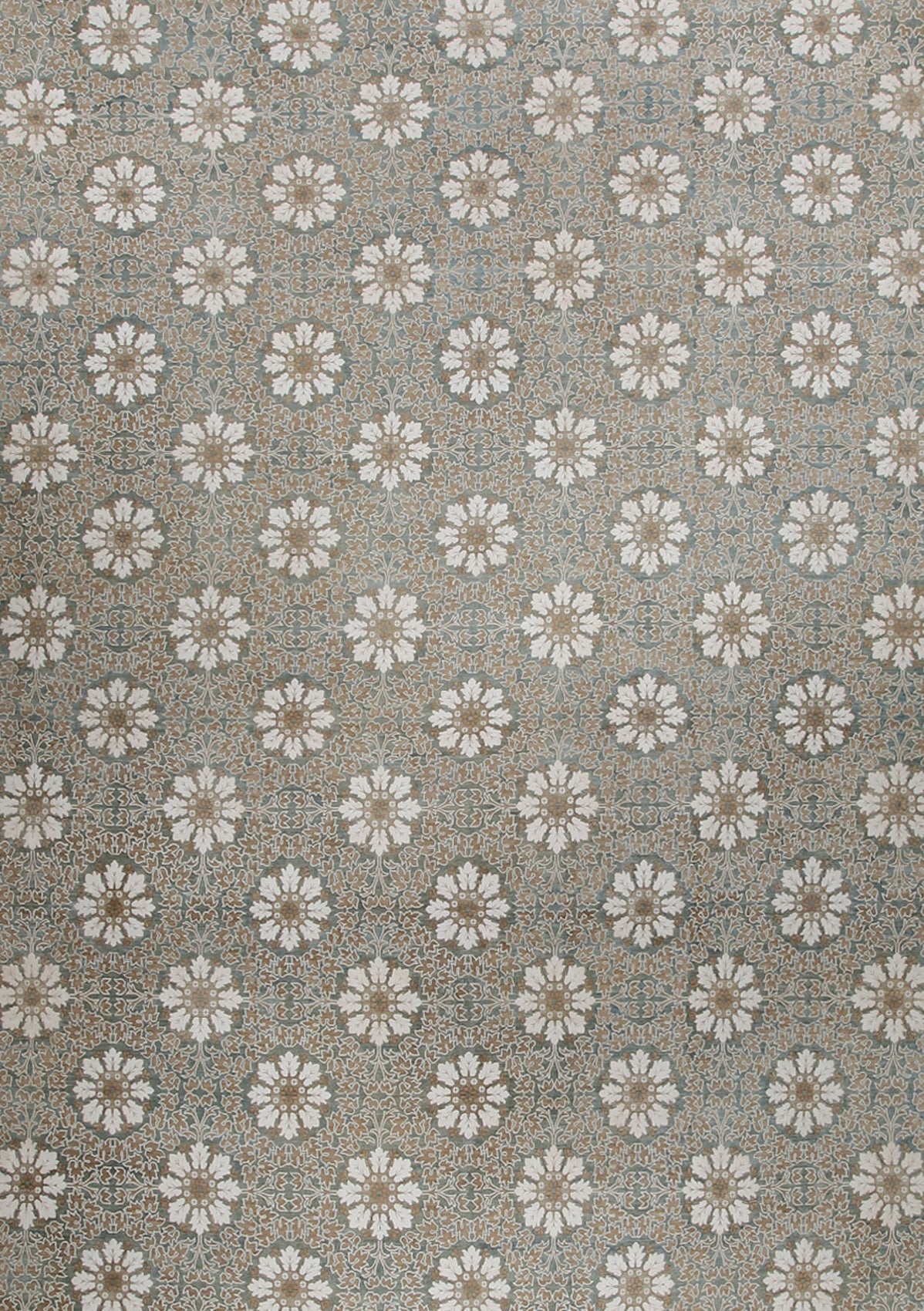 This close up displays how well knotted the Margaritas' pattern is on the rug.