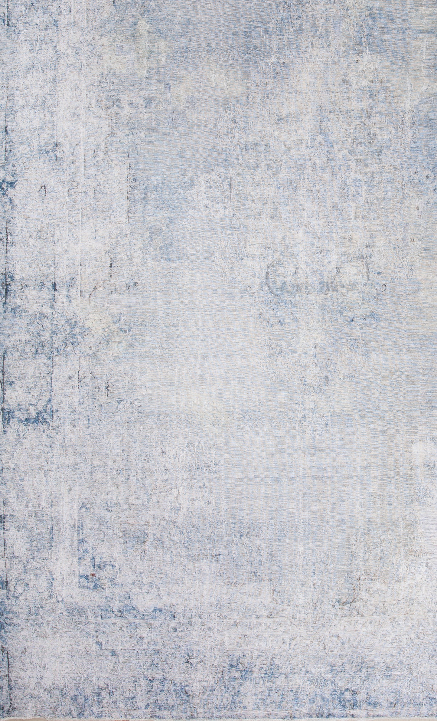 on the bottom left corner the gradient from the outside blue to the white center is all spread out.