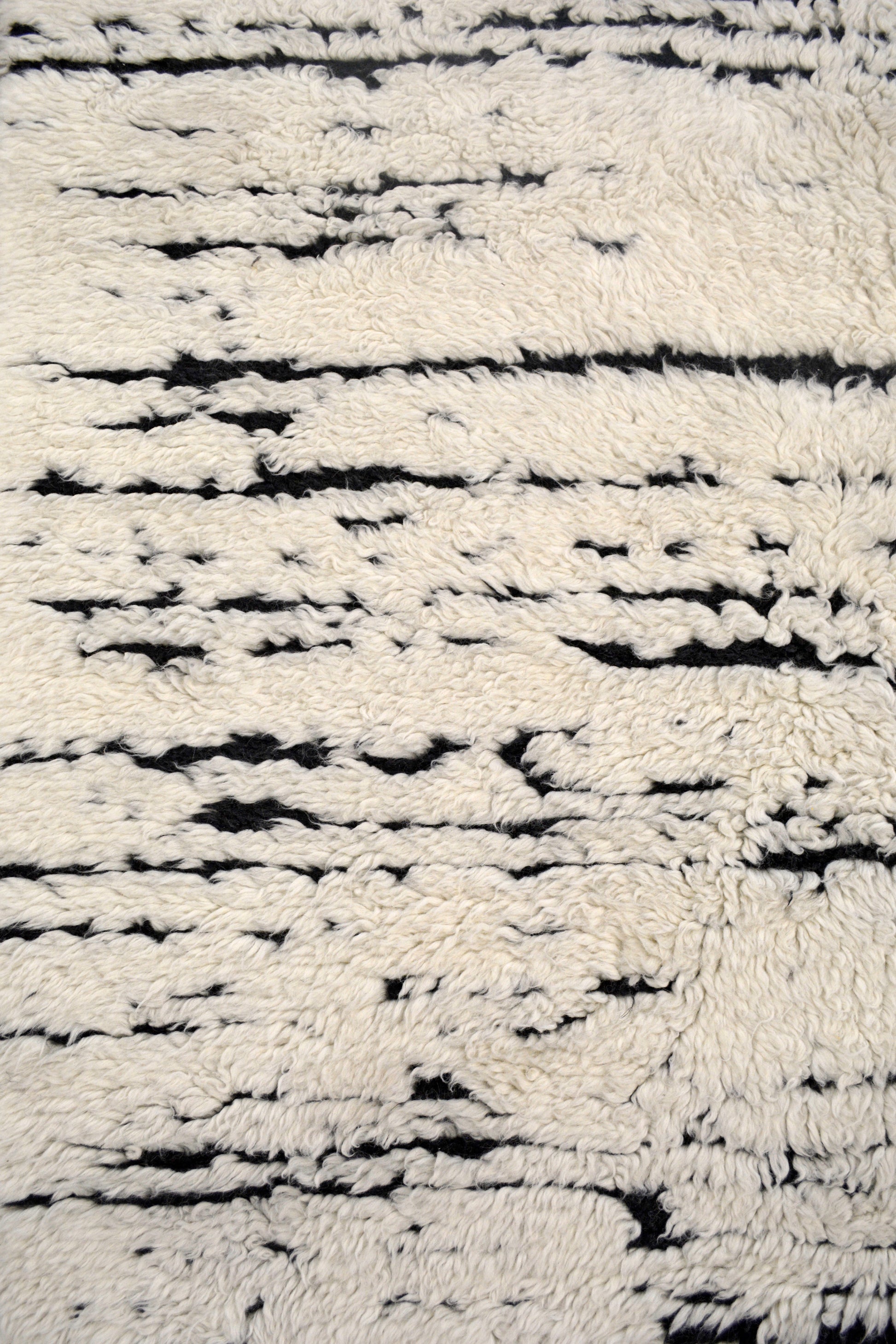 The center's close-up displays the confortable texture of this carpet.