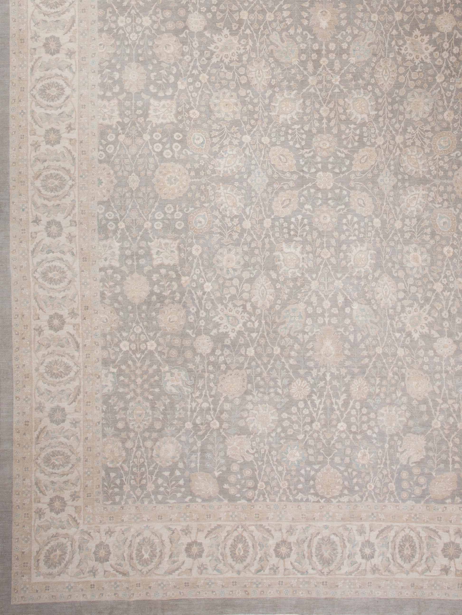 on the bottom right corner all the details of the rest of the frames are remarkable.