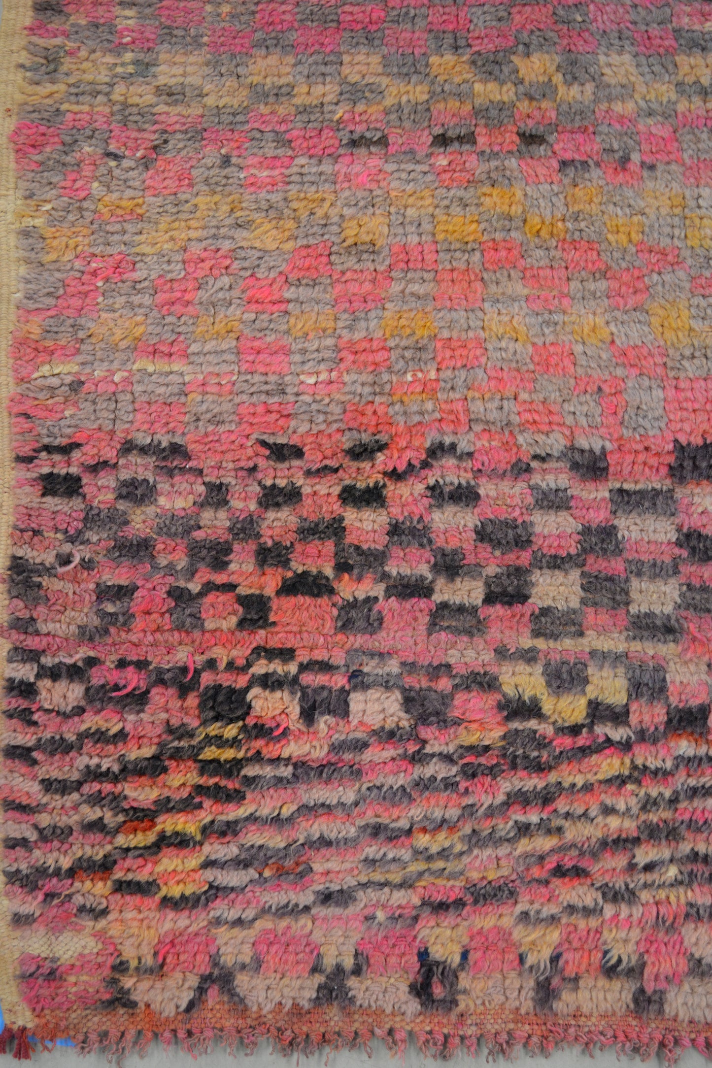The bottom has checkers and fringes.