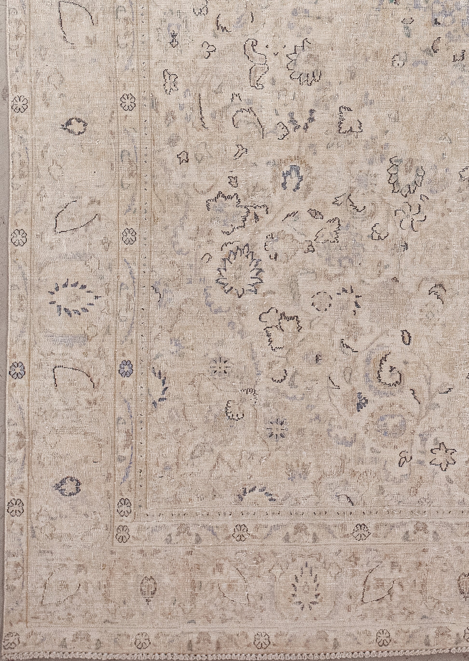 From the bottom corner to the entire perimeter, there are two thin borders that have a thick frame in the middle.