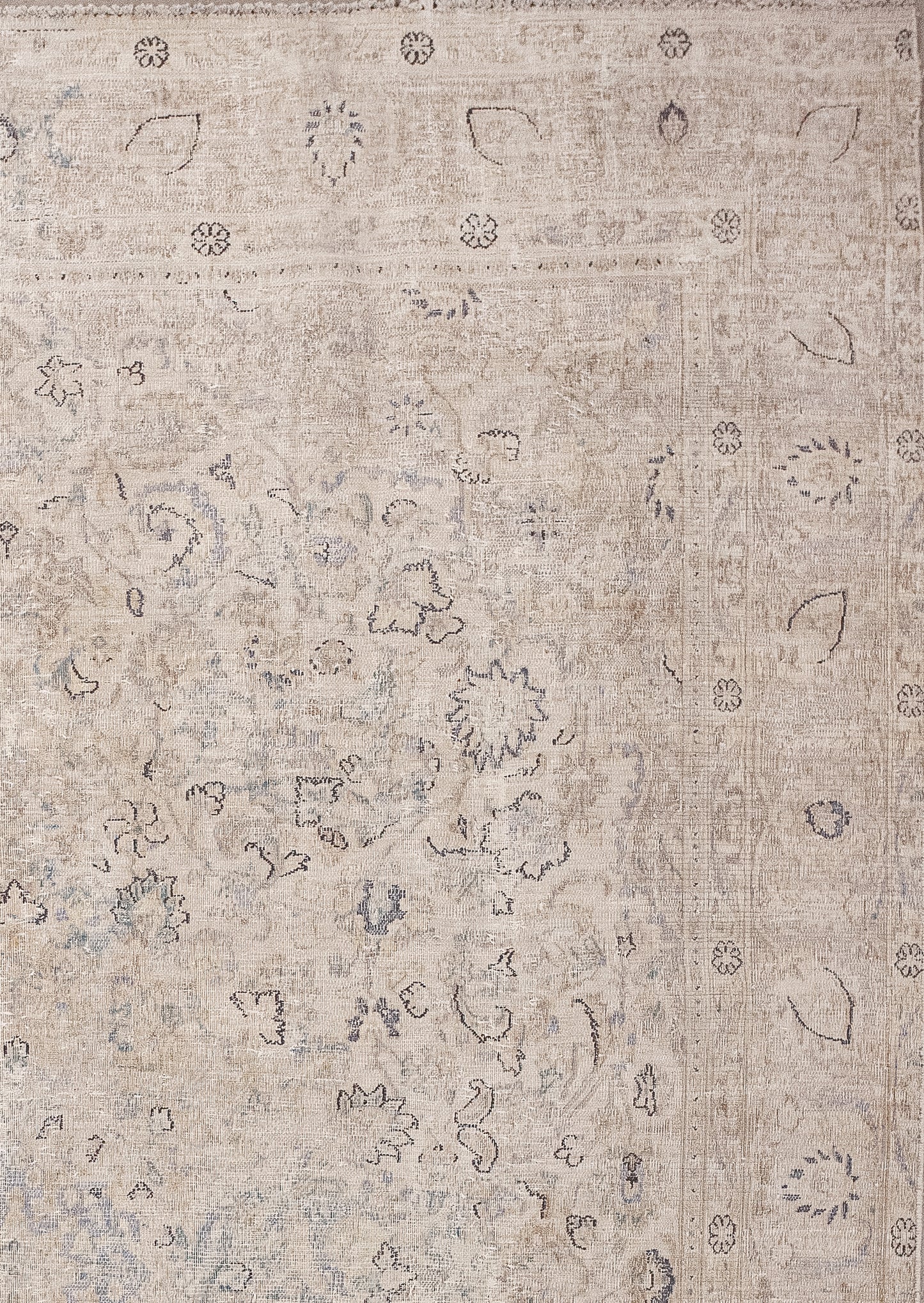 Also, the borders show flower heads and leaves on the sides, while the frame barely shows the pattern with many-petaled flowers.