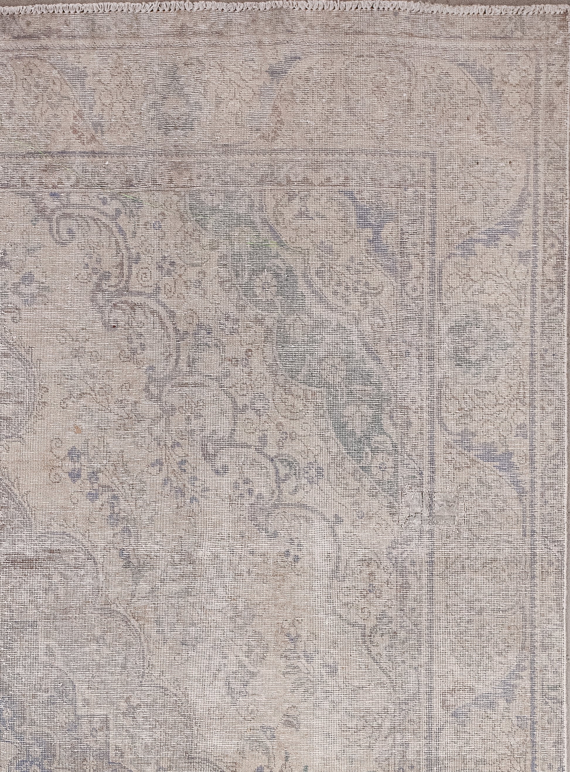 Additionally, the borders barely show an ornament pattern, while the frame has climbers and large leaves symmetrically.