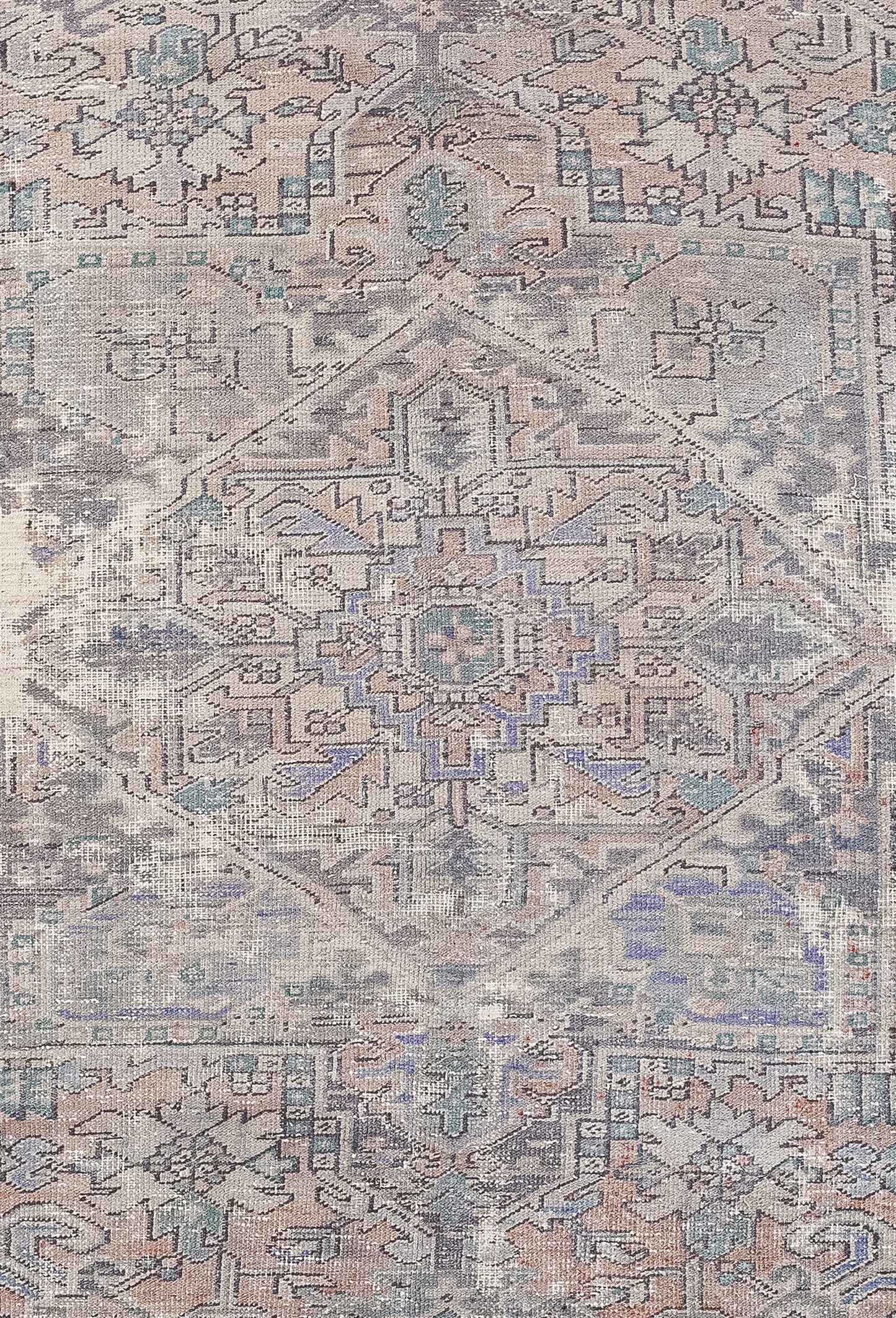 A big rhombus is filled with pyramids and sharp corners for the center of the mat.