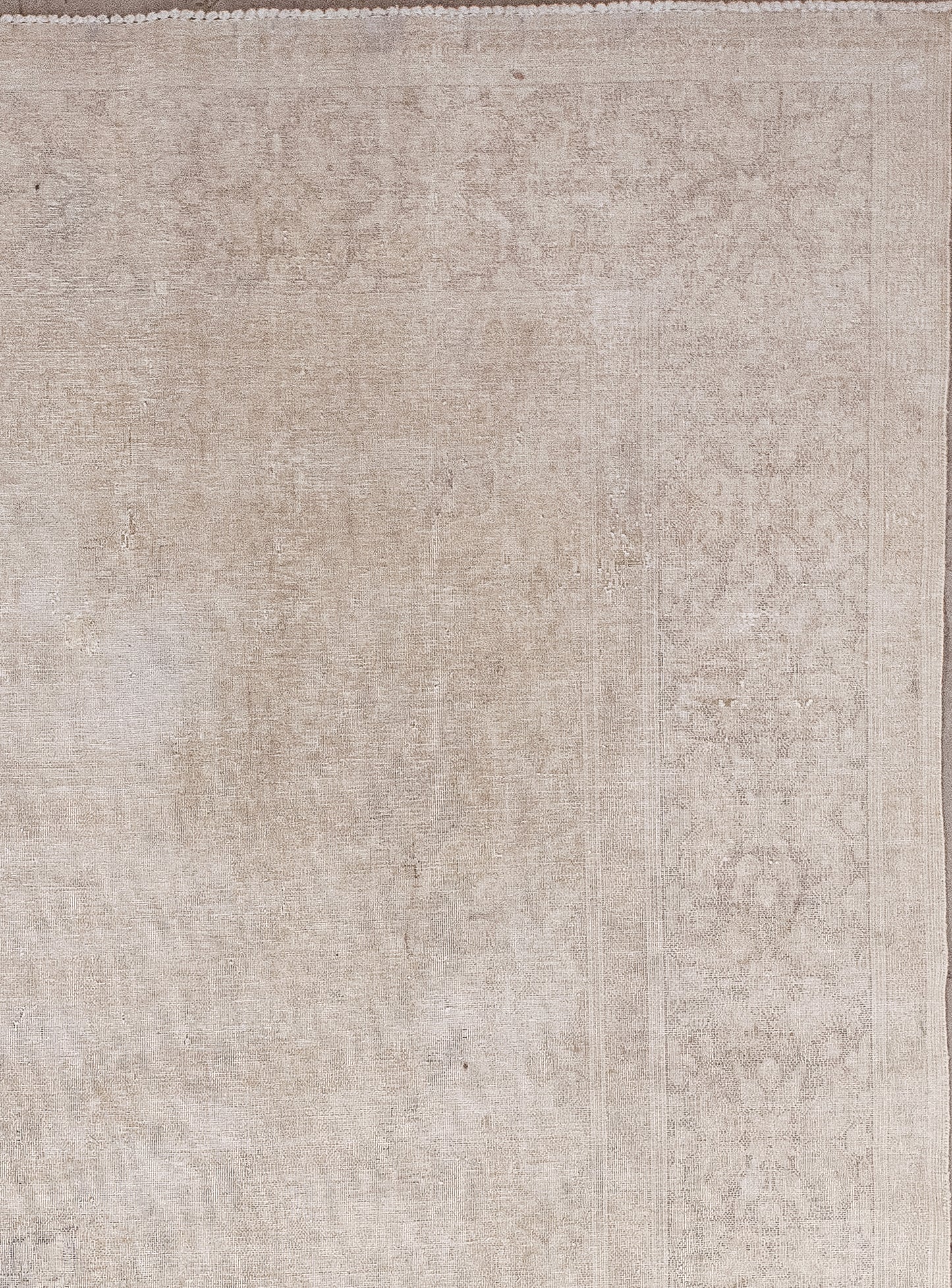 The outlined pattern barely shows flowers symmetrically.