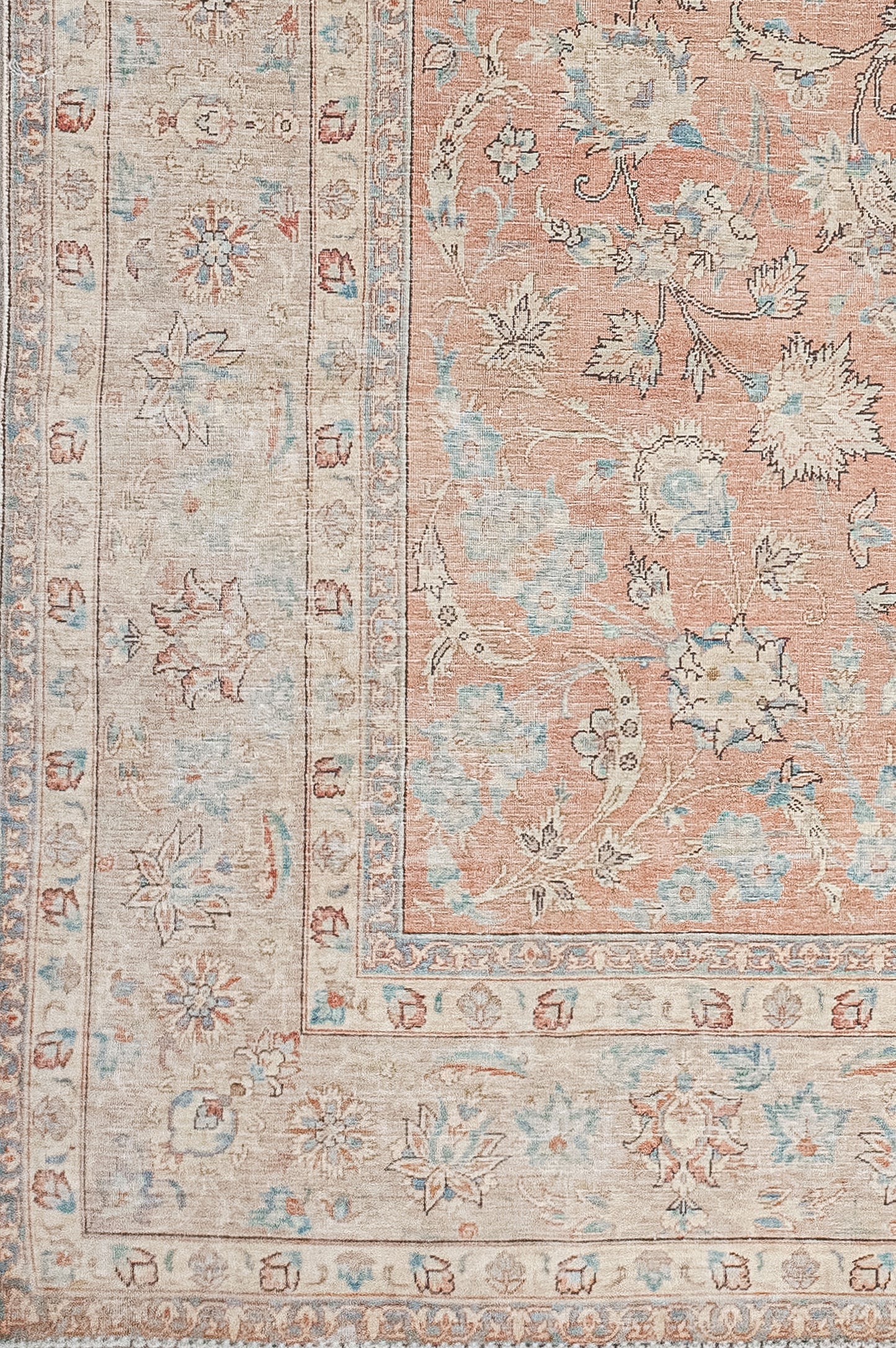 The elegant margin has four thin borders that support a thick frame in between.