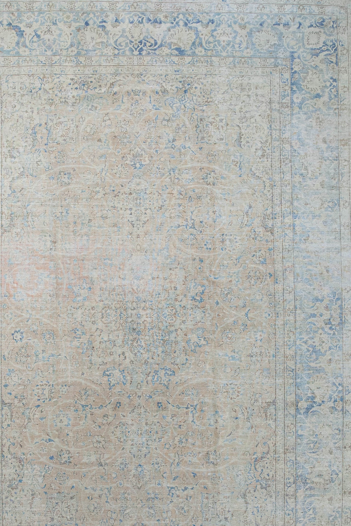 on the top right corner two thin frames with the same pattern framing a thicker one.