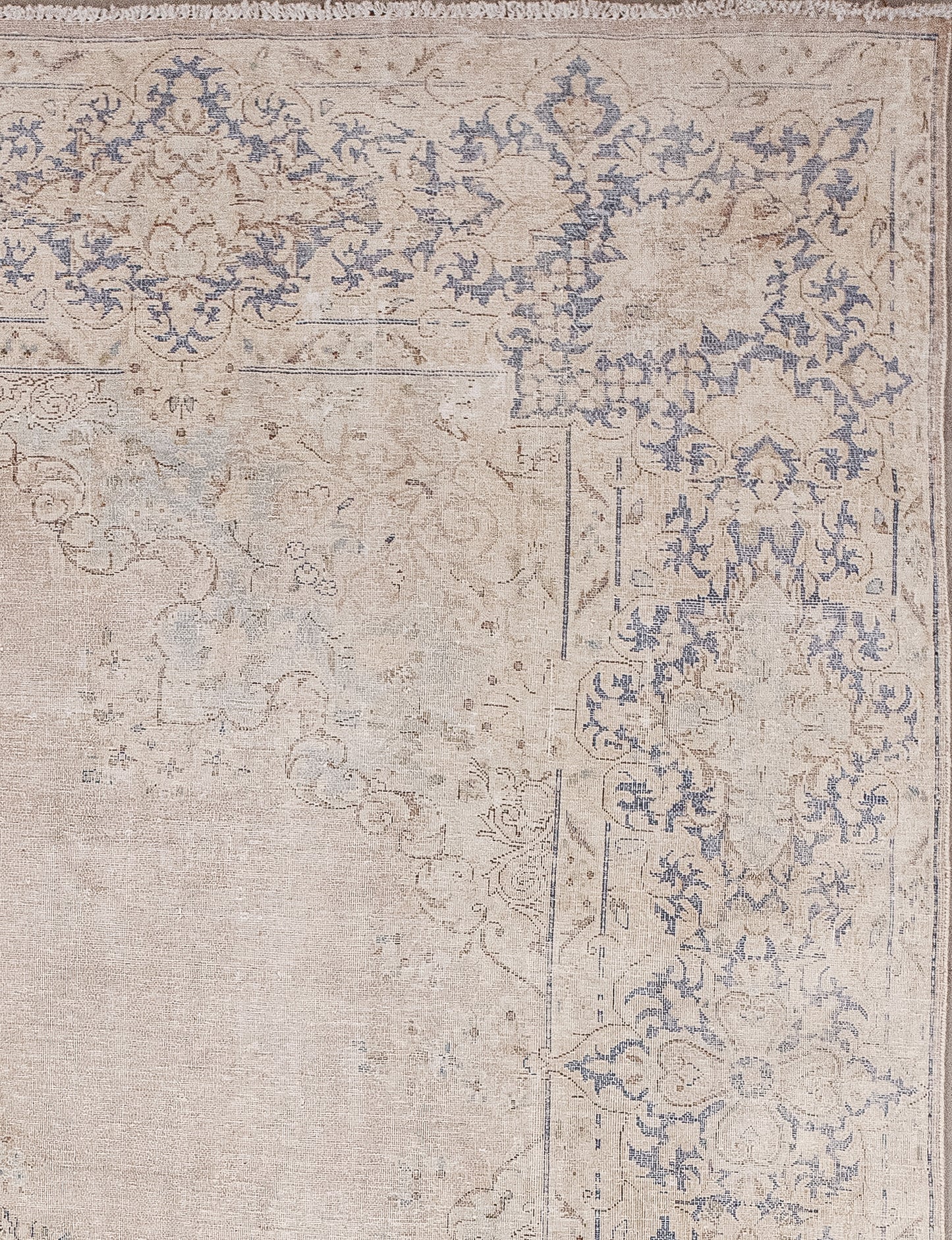 Also, the main frame sits in the middle of two double-contoured borders.