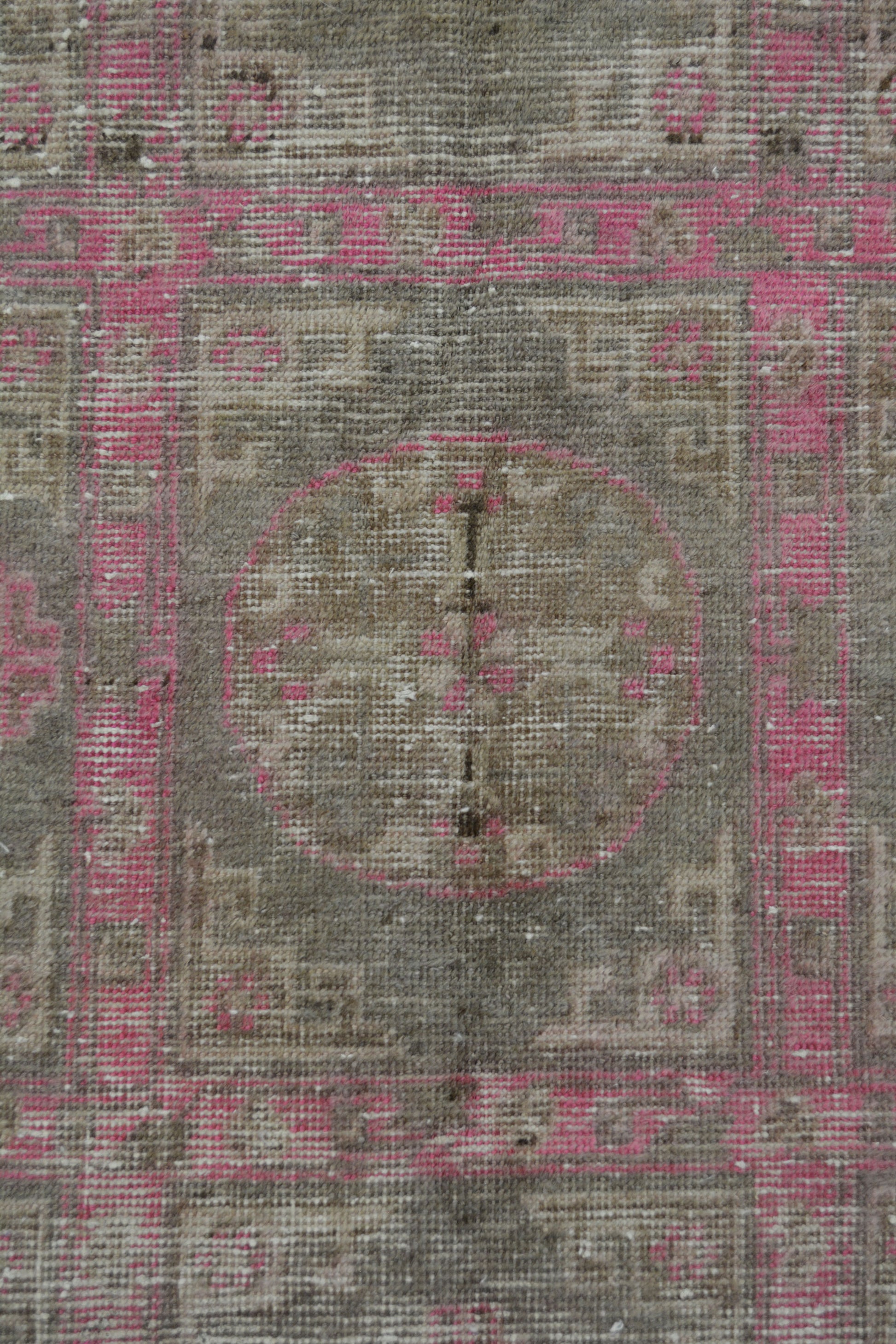 The center's close-up renders greco roman patterns.