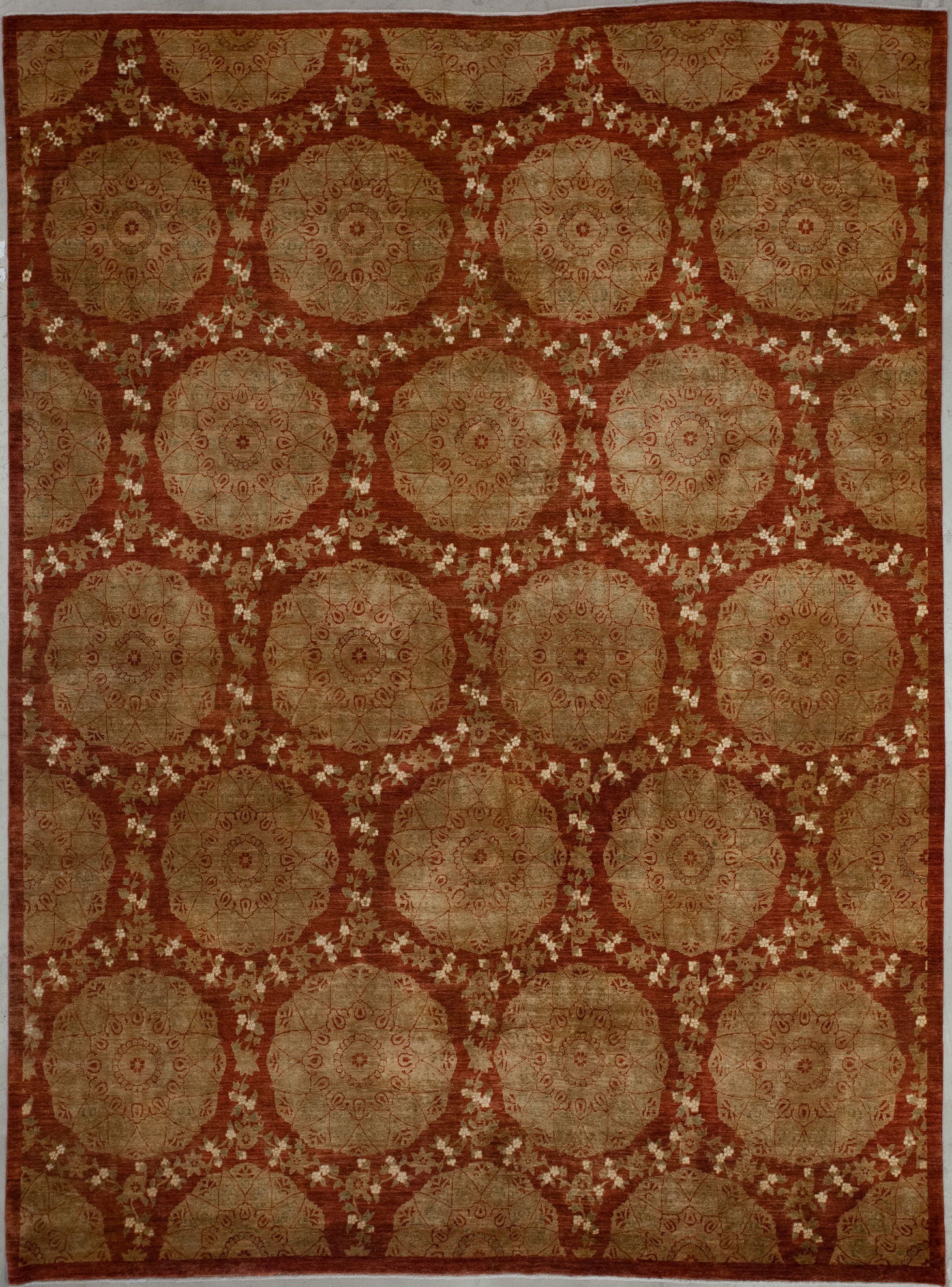 Quintessential rug comes with a lovely red background.