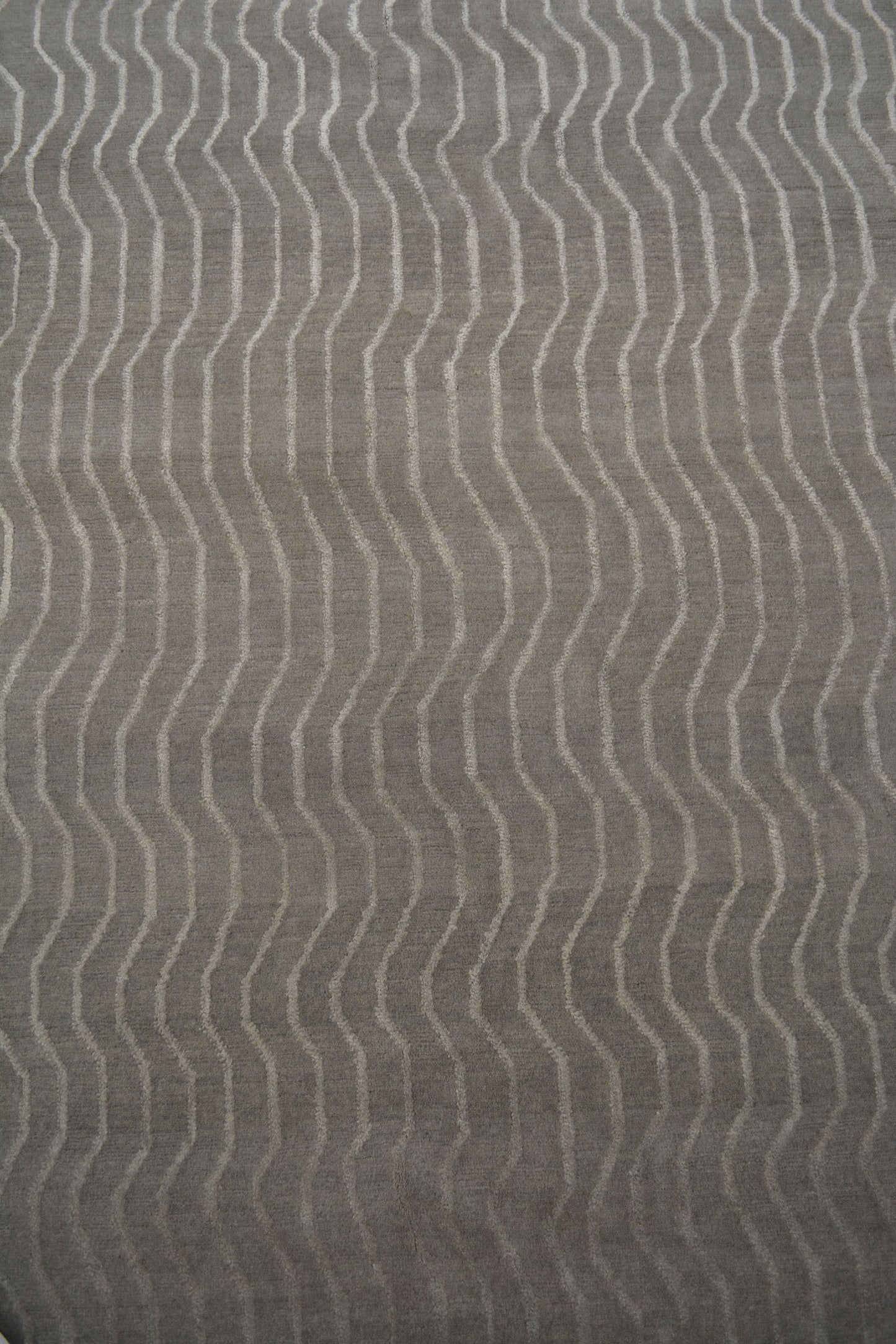 The center's close-up shows that every wave line has the same separation from each other.
