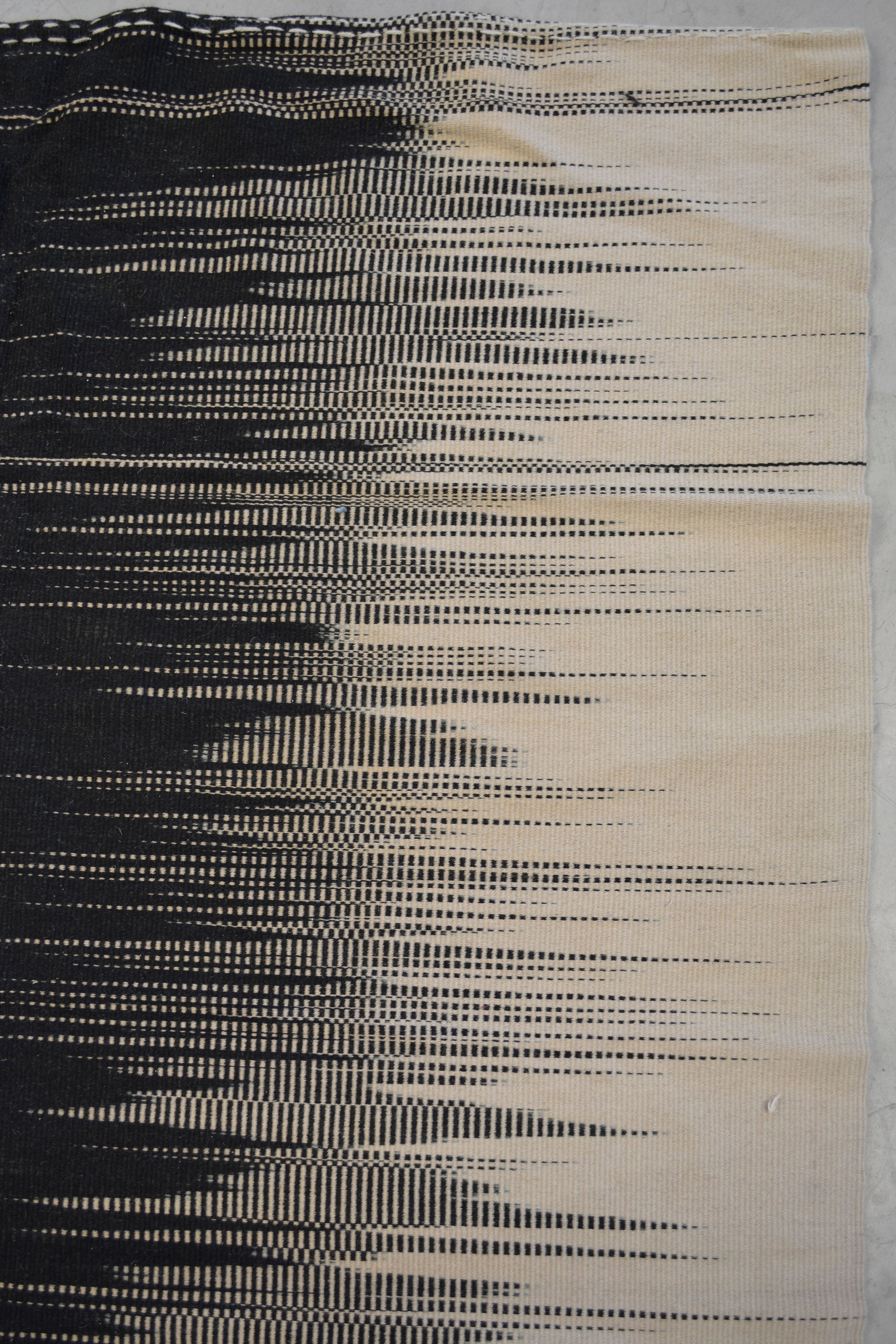 the top right corner displays black frequencies coming from the left.