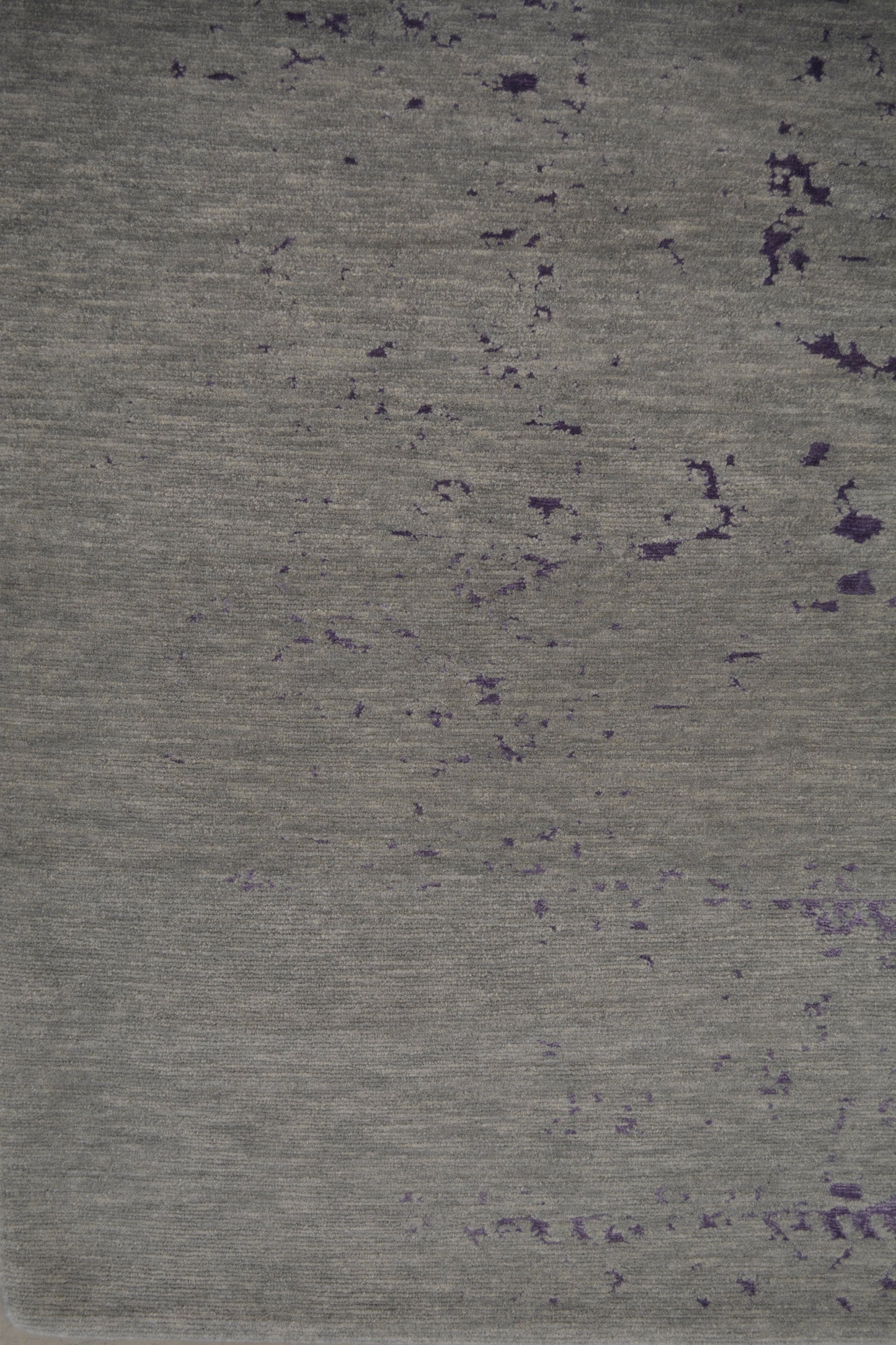 The bottom left corner shows no frame for this carpet.