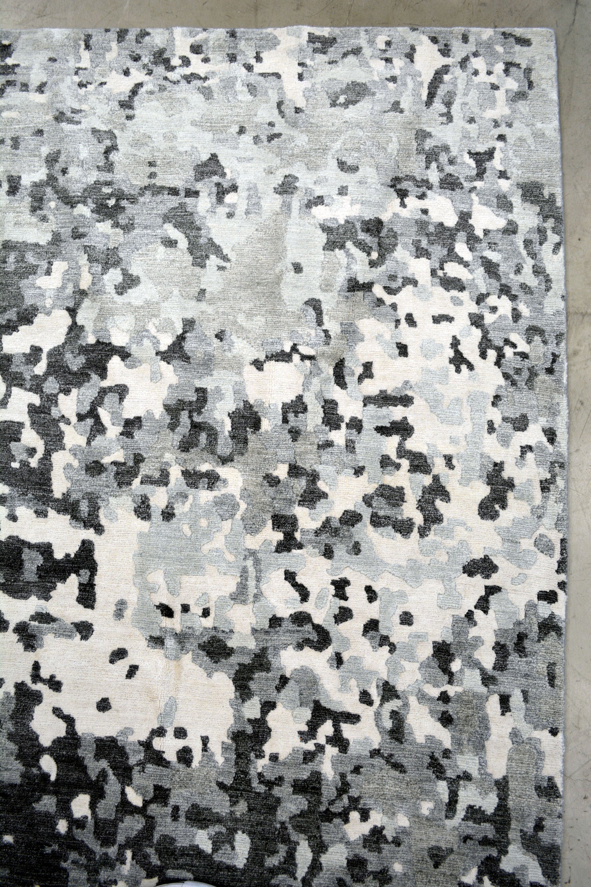 This amazing carpet is a delight to walk over. The elegant color scheme is white, black, and gray variations.