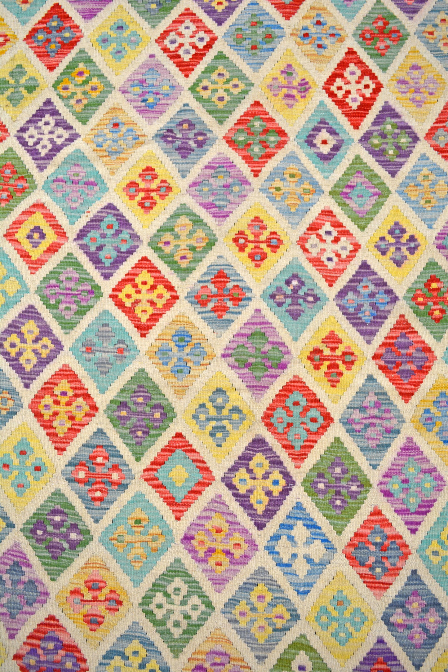 The carpet's center renders a lot of rhombuses which contain crosses made of rhombuses inside each one.