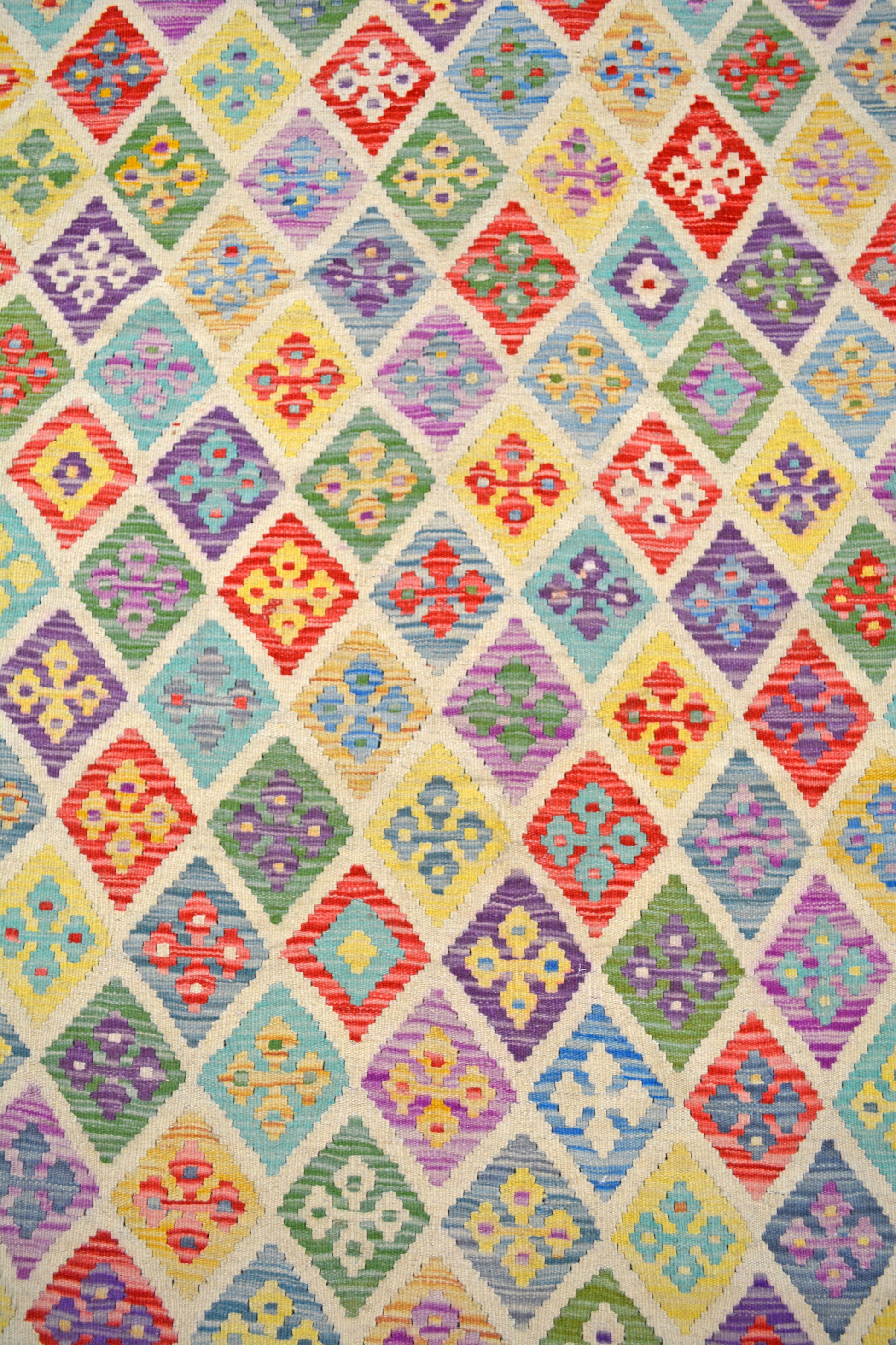 The carpet's center renders a lot of rhombuses which contain crosses made of rhombuses inside each one.