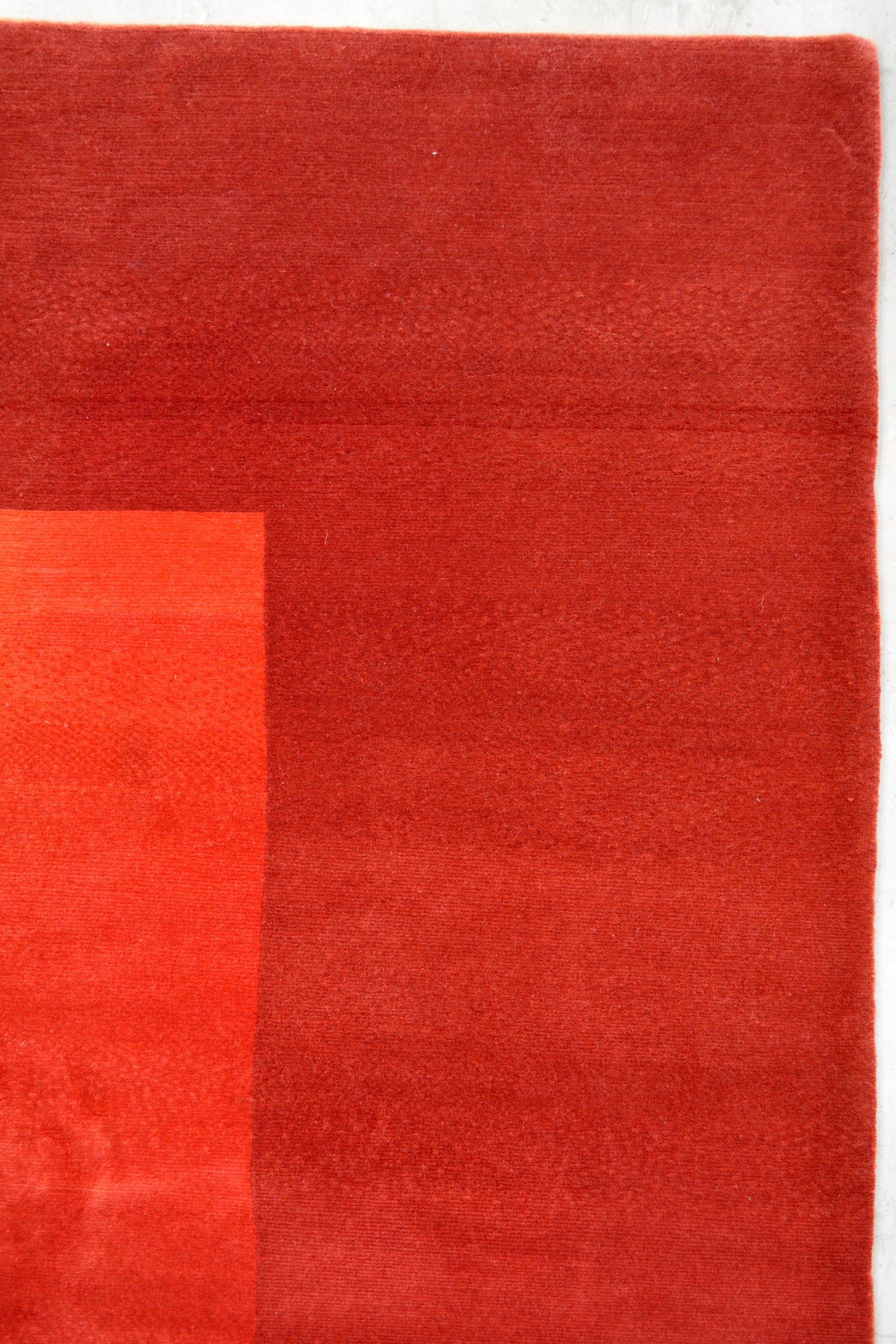 The outside gradient goes from dark to bright red, and from the bottom to the top.