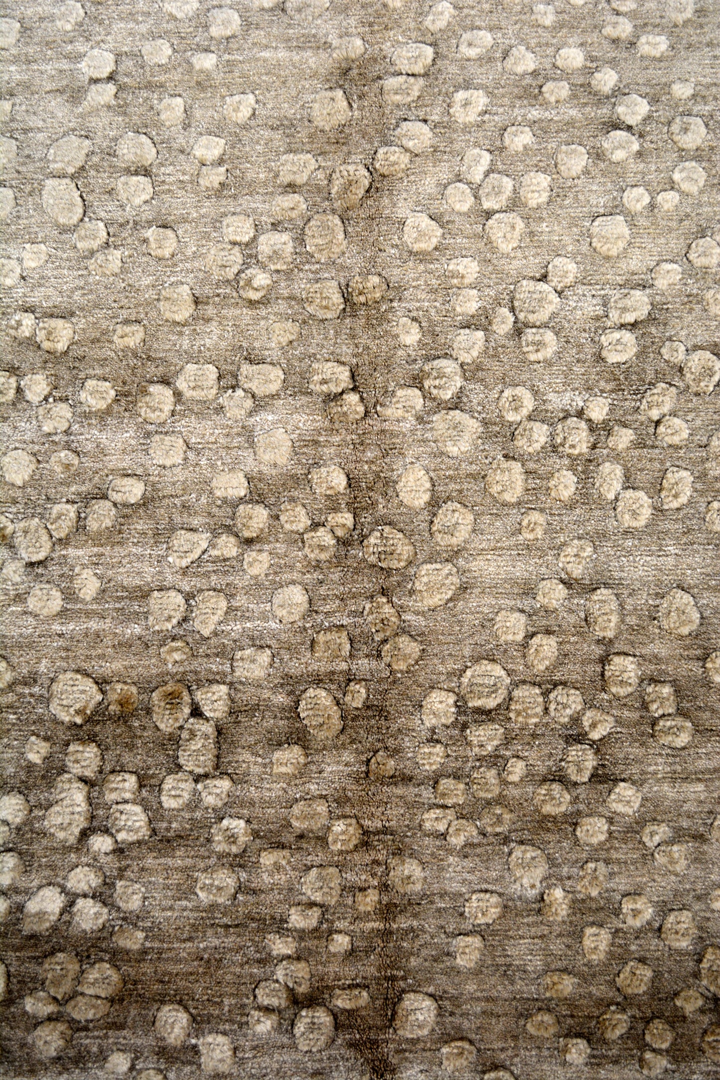 The pebbles are showing randomly over the whole rug. Also, there are no frames for this rug.