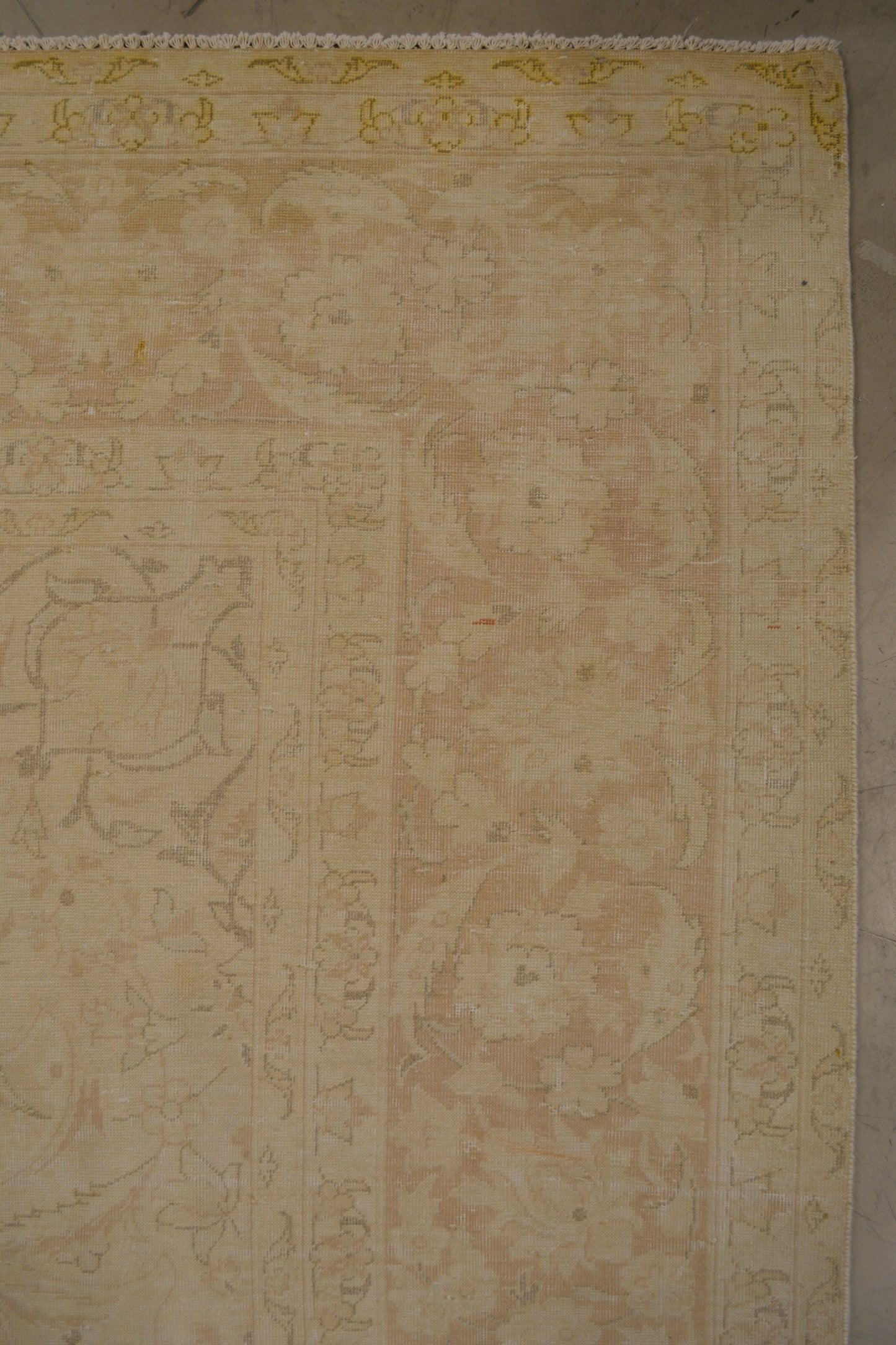 On the top right corner there is a thicker frame with gardenias and leaves as a pattern.