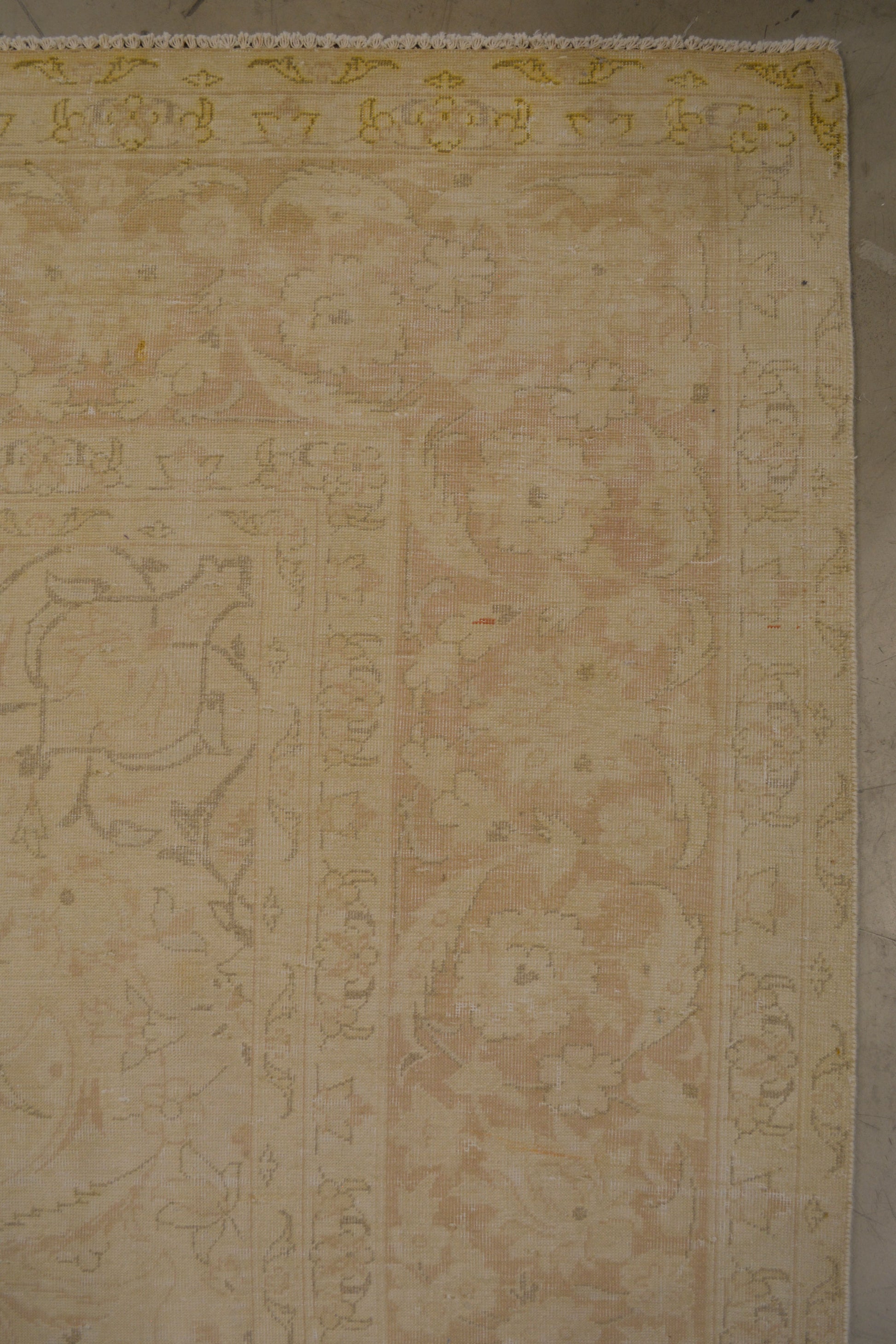 On the top right corner there is a thicker frame with gardenias and leaves as a pattern.