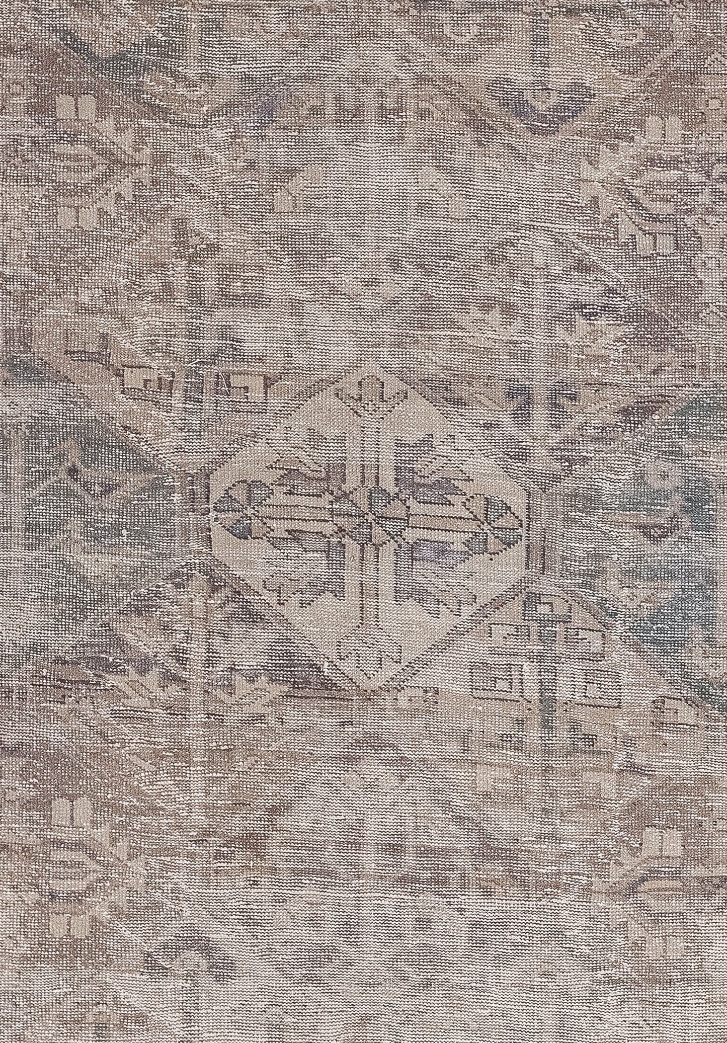 The entire inner content has rhombuses next to each other with alternate designs. The close-up of the carpet features a rhombus with a nested cross made up of arrows pointing to the center.