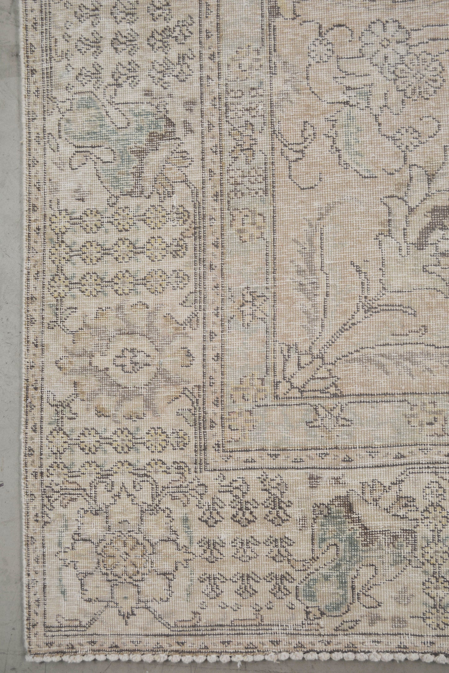10054517 Vintage Revival 8.10' x 12.05'