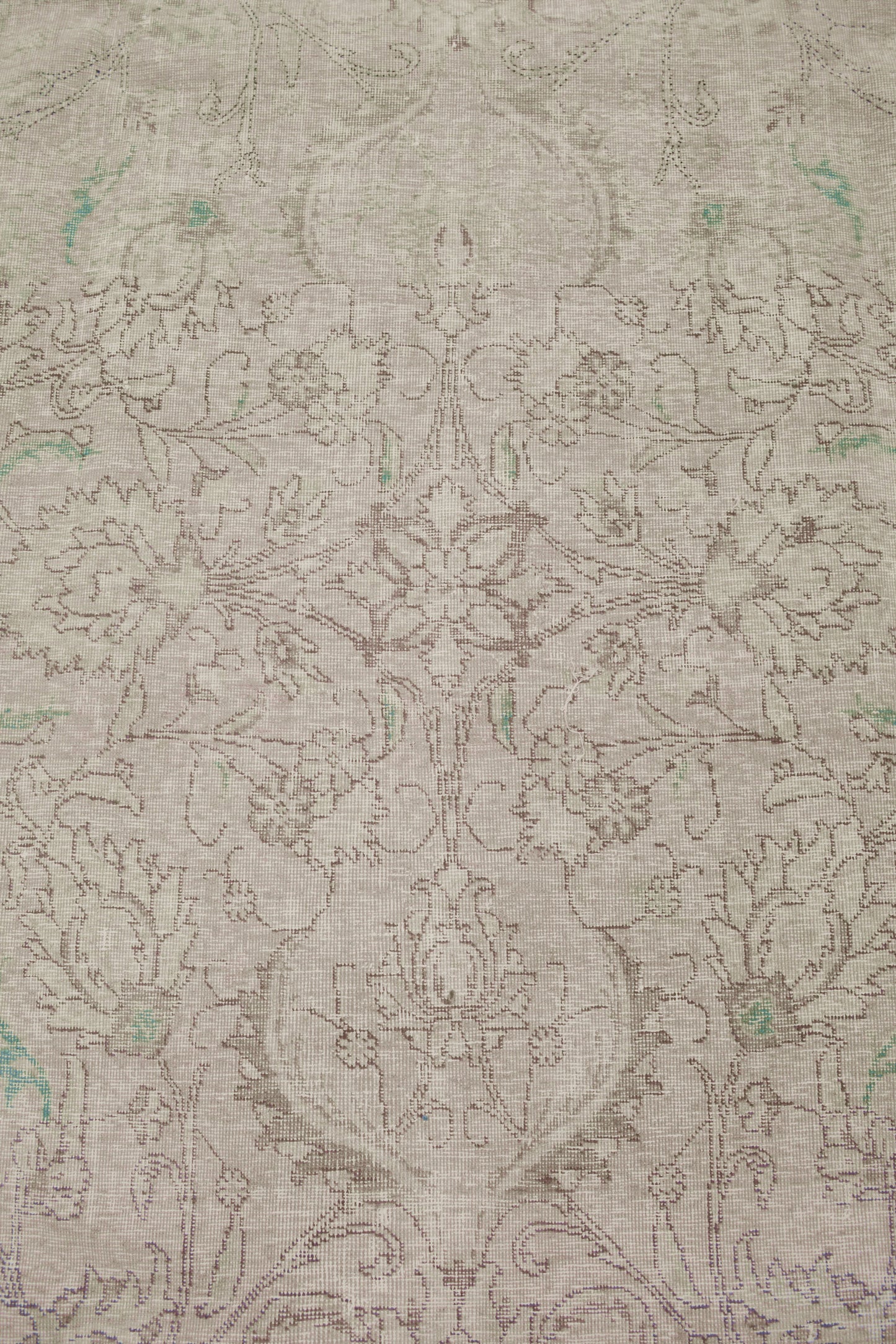 10054517 Vintage Revival 8.10' x 12.05'