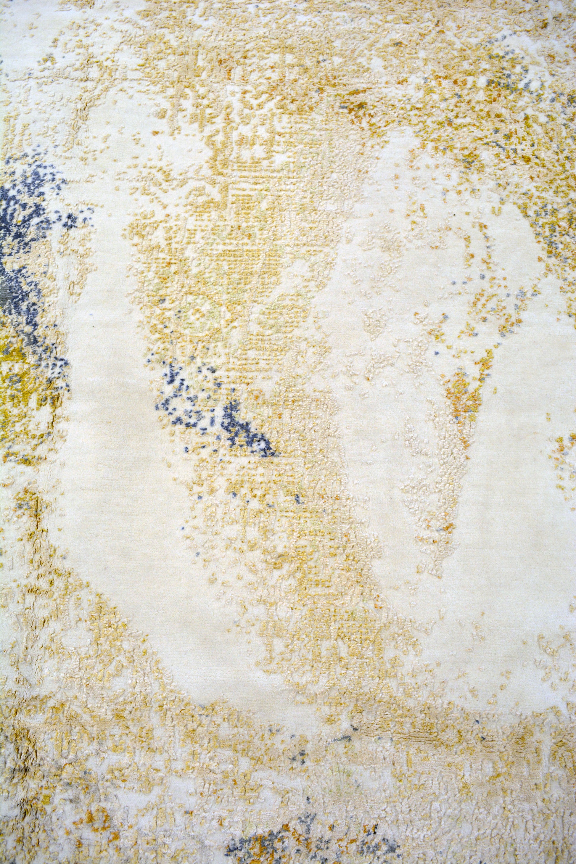 The center's close up renders a few blue accents and the mellow background.