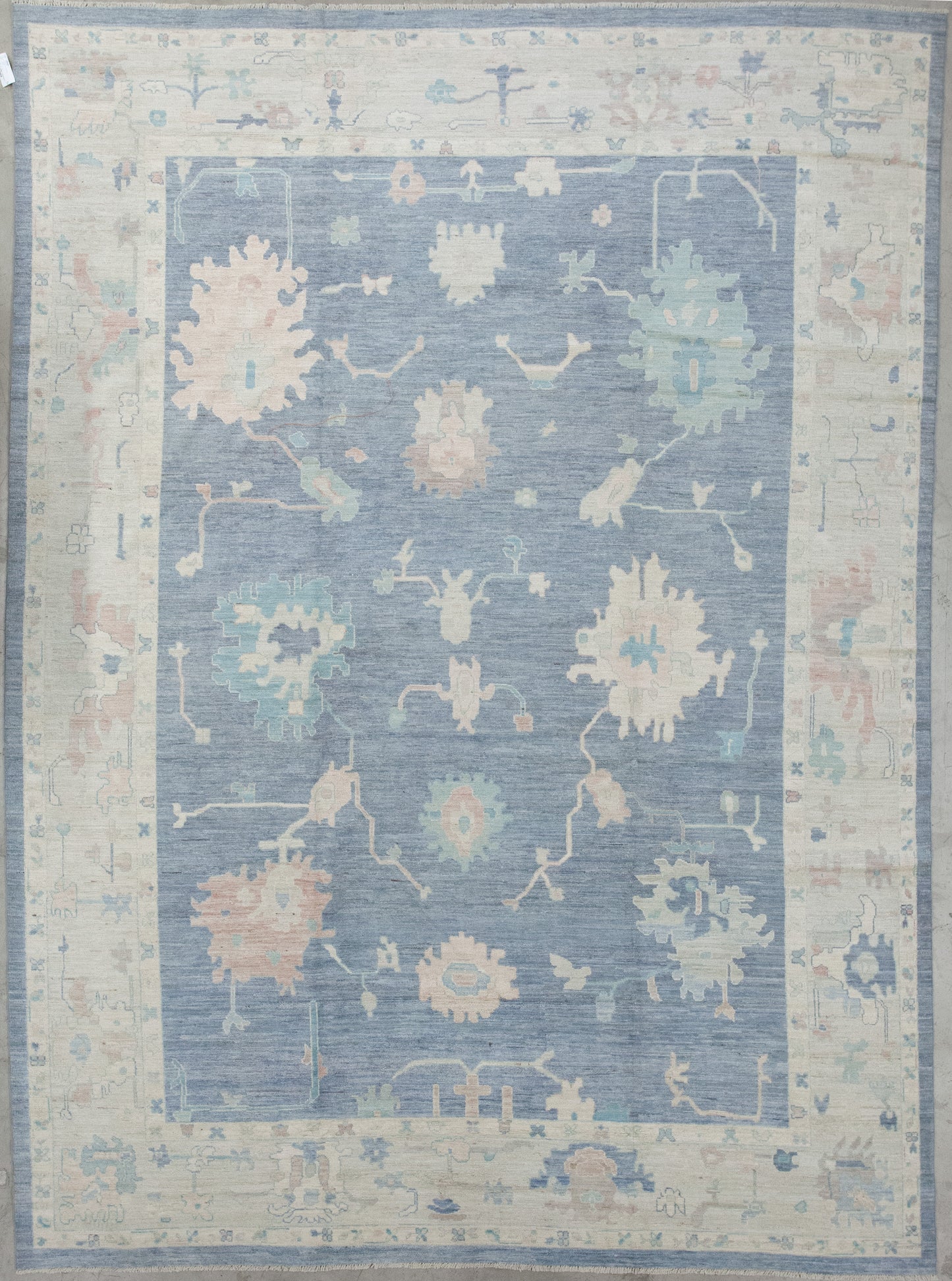 First-class rug has the beach vibe within its knots. The color scheme comes with blue, pearl, pinkish, and brown. In addition, the design renders big corals with small corals inside and a few linear thin branches around them.