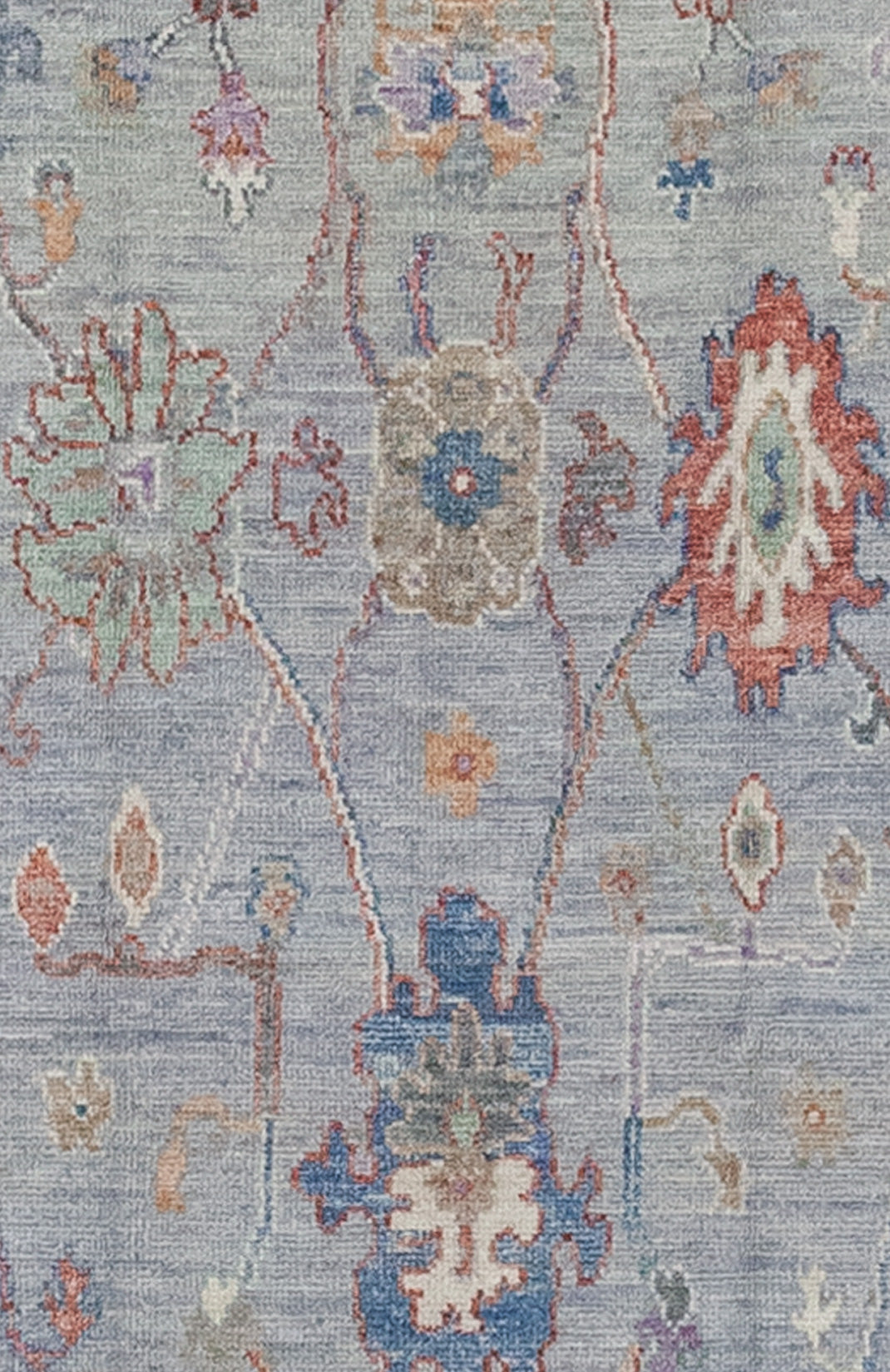 The rug center's close-up renders four big connected flowers with climbing plants.
