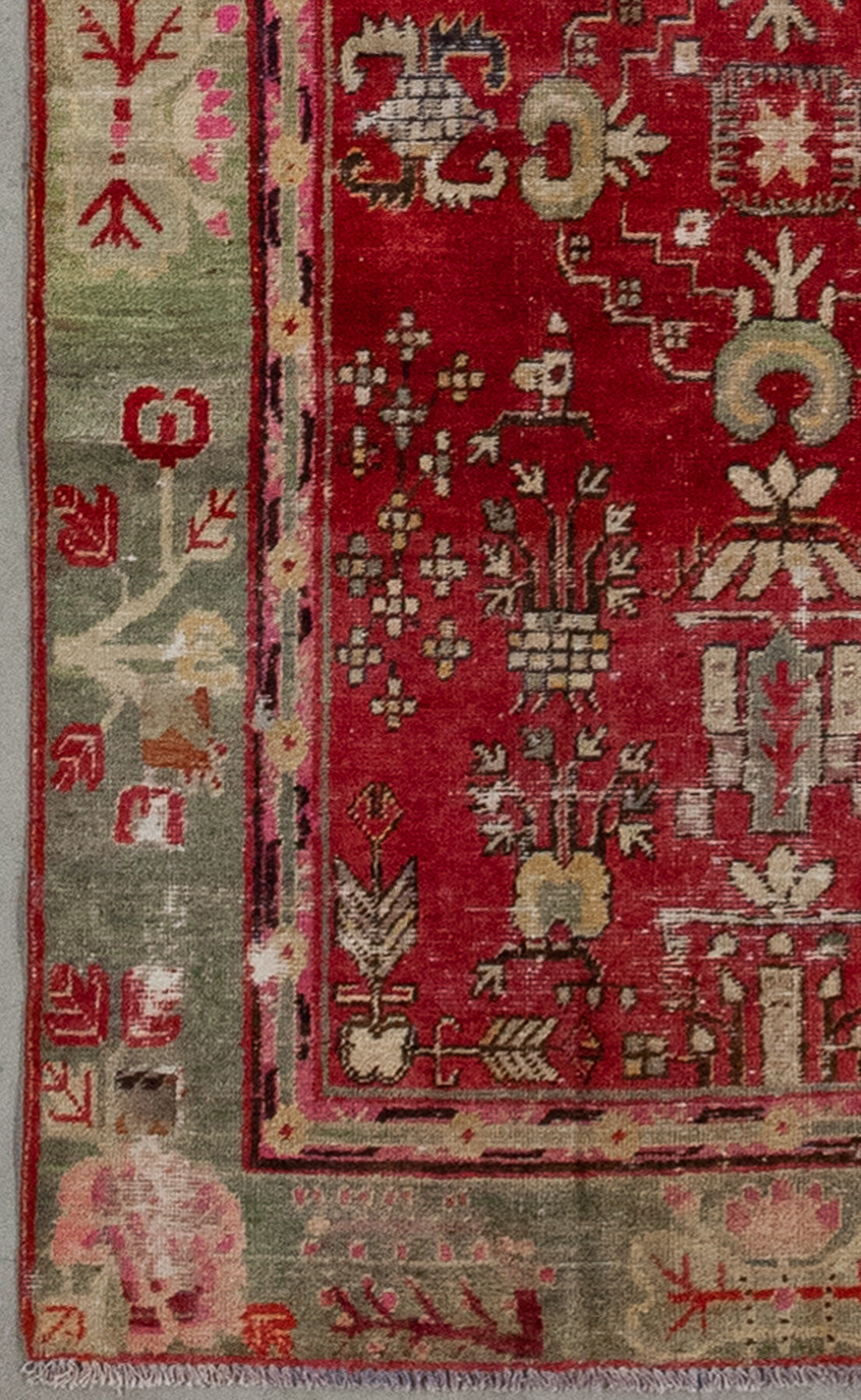 From the bottom left corner to the entire perimeter, there is a thick frame followed by a thin border which renders tiny flower heads with a line connecting them in the middle.