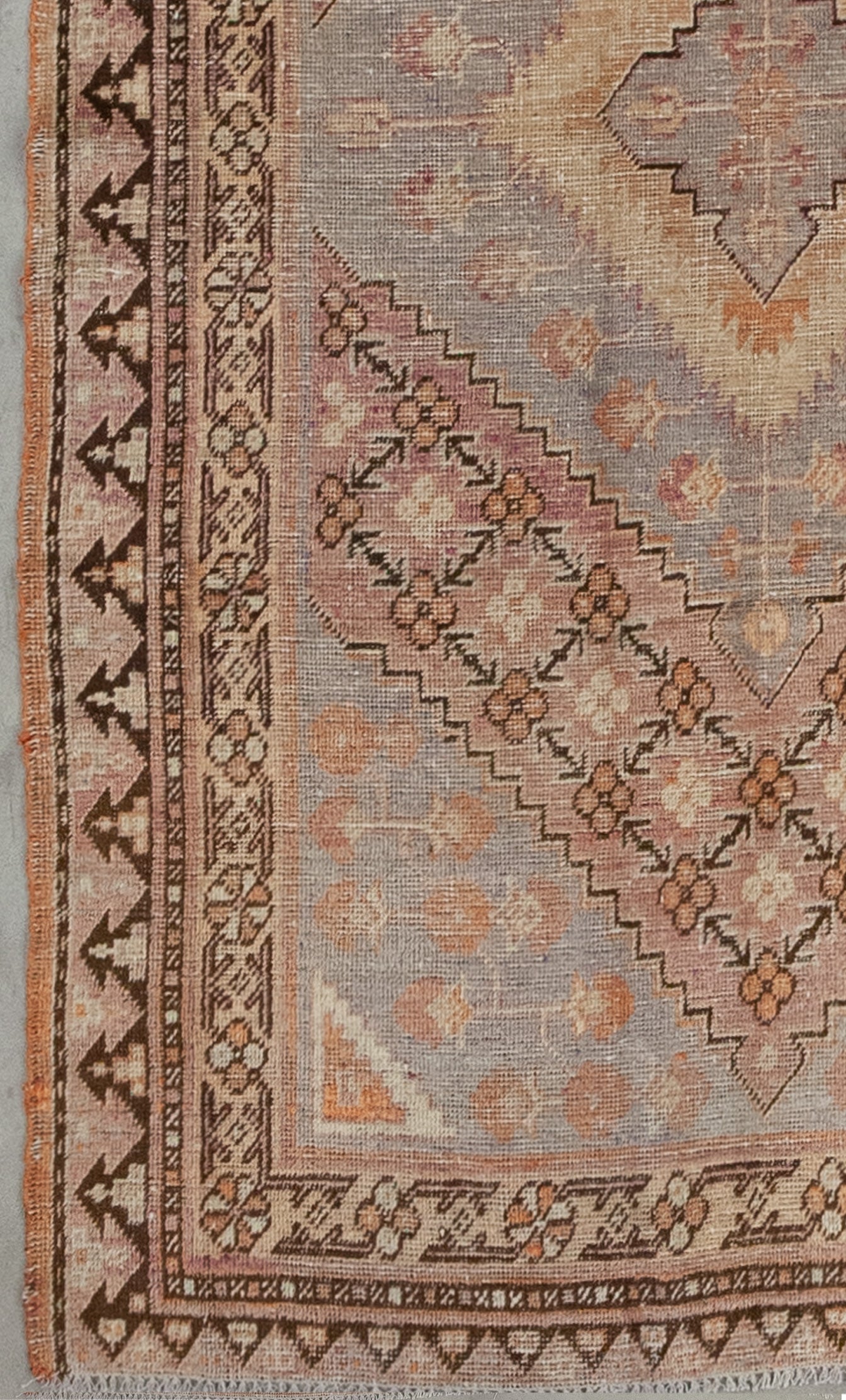 From the lower corner to the entire perimeter, there are two thick frames holding a thin border in the middle.