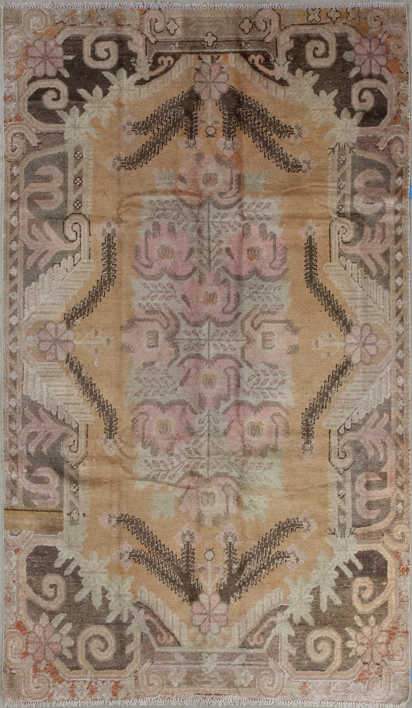 This lovely carpet comes with an amazing design and color scheme which has yellow for most of the background, pink for the artwork, and black and white to create contrast in the composition. The design features ten pink lilies flowers in the center over white.