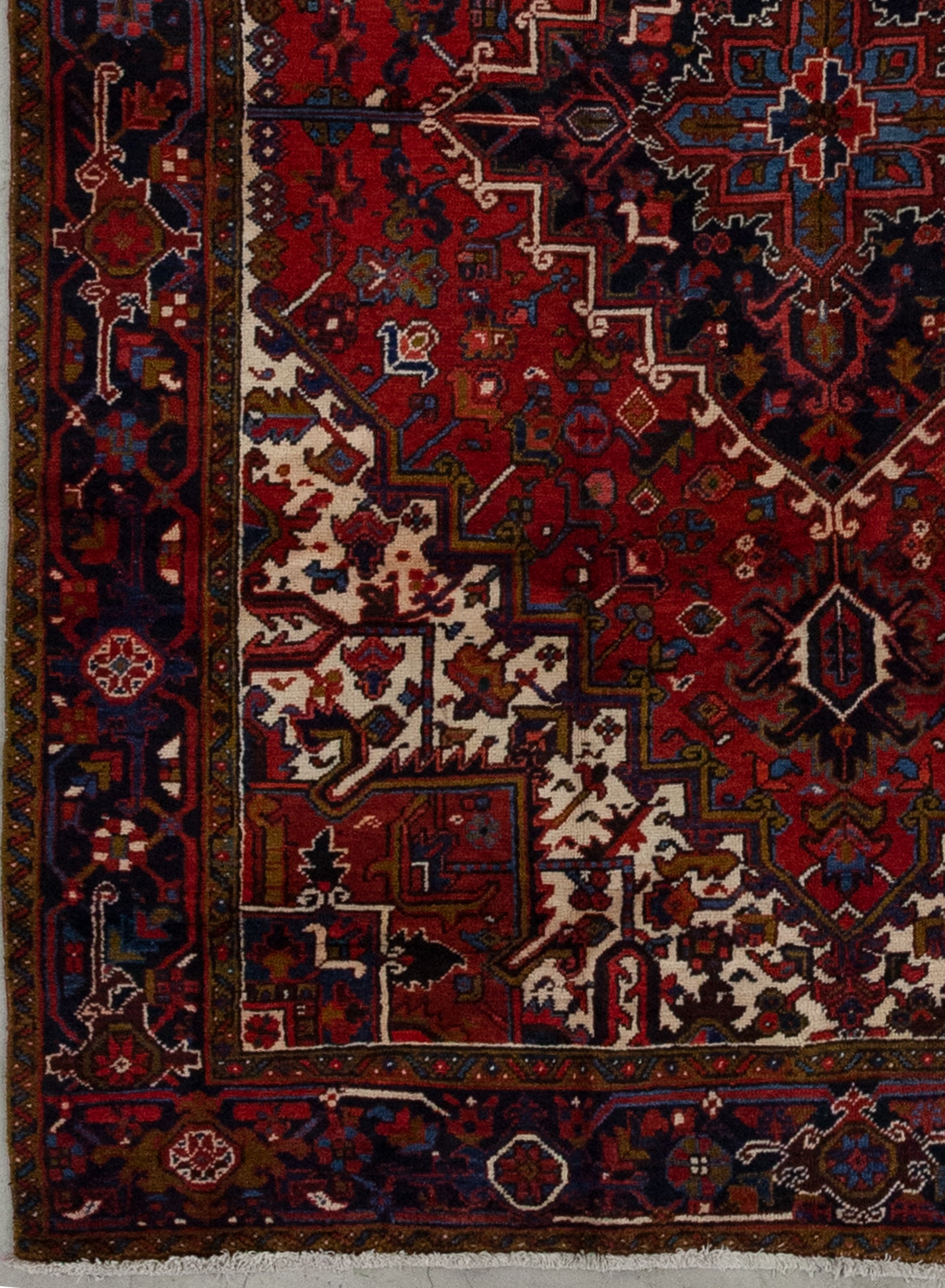 From the bottom left corner to the entire perimeter, there are two thin borders holding a thick frame in between.