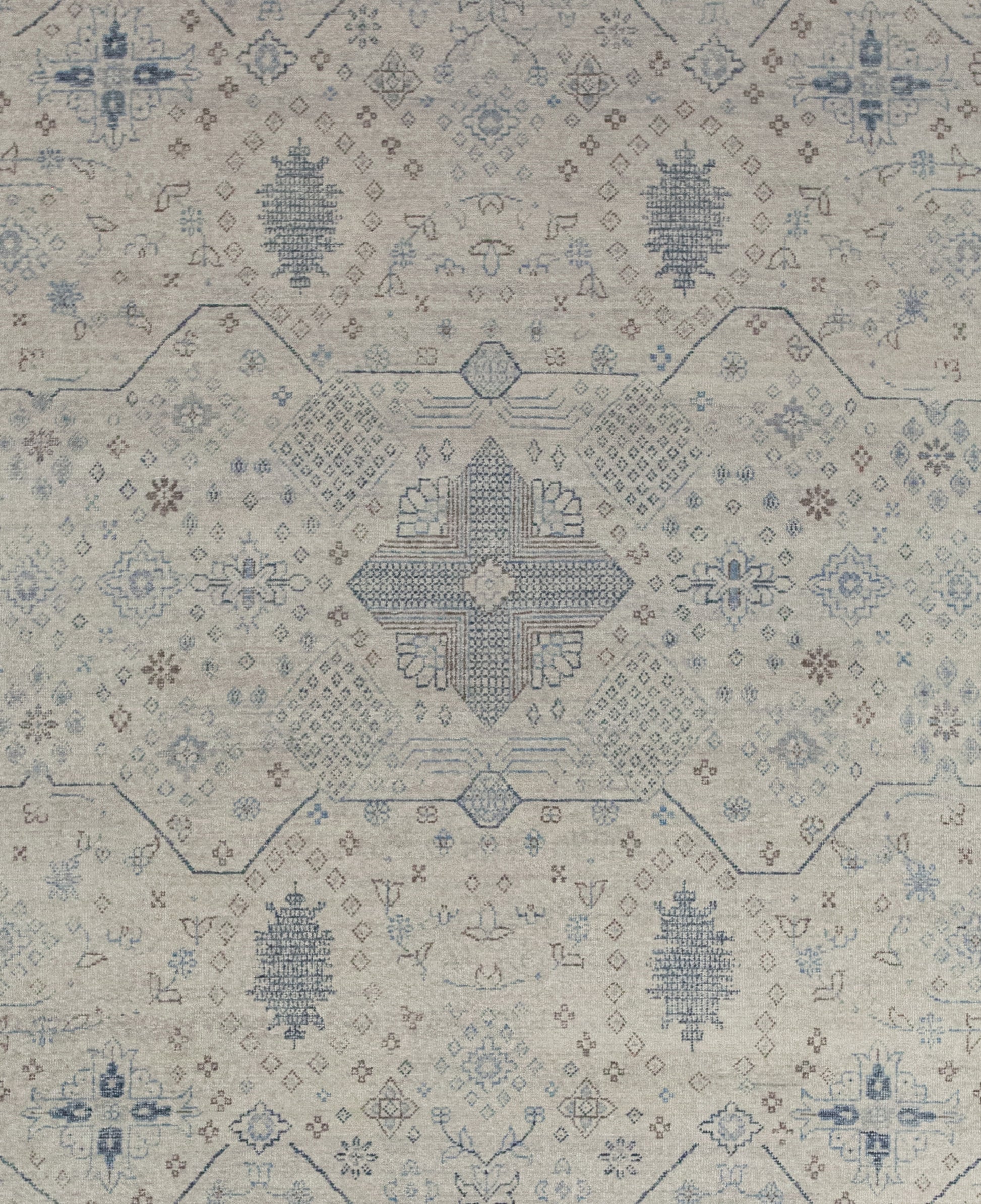 The rug's center displays a croix made with the cross hatching technique.