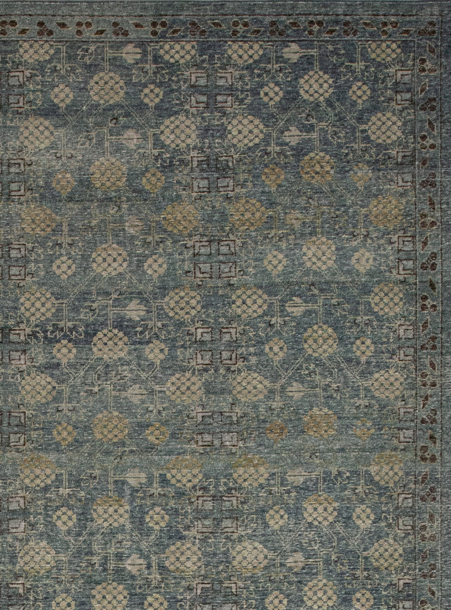 The symmetrical pattern renders honeycombs over the whole rug.