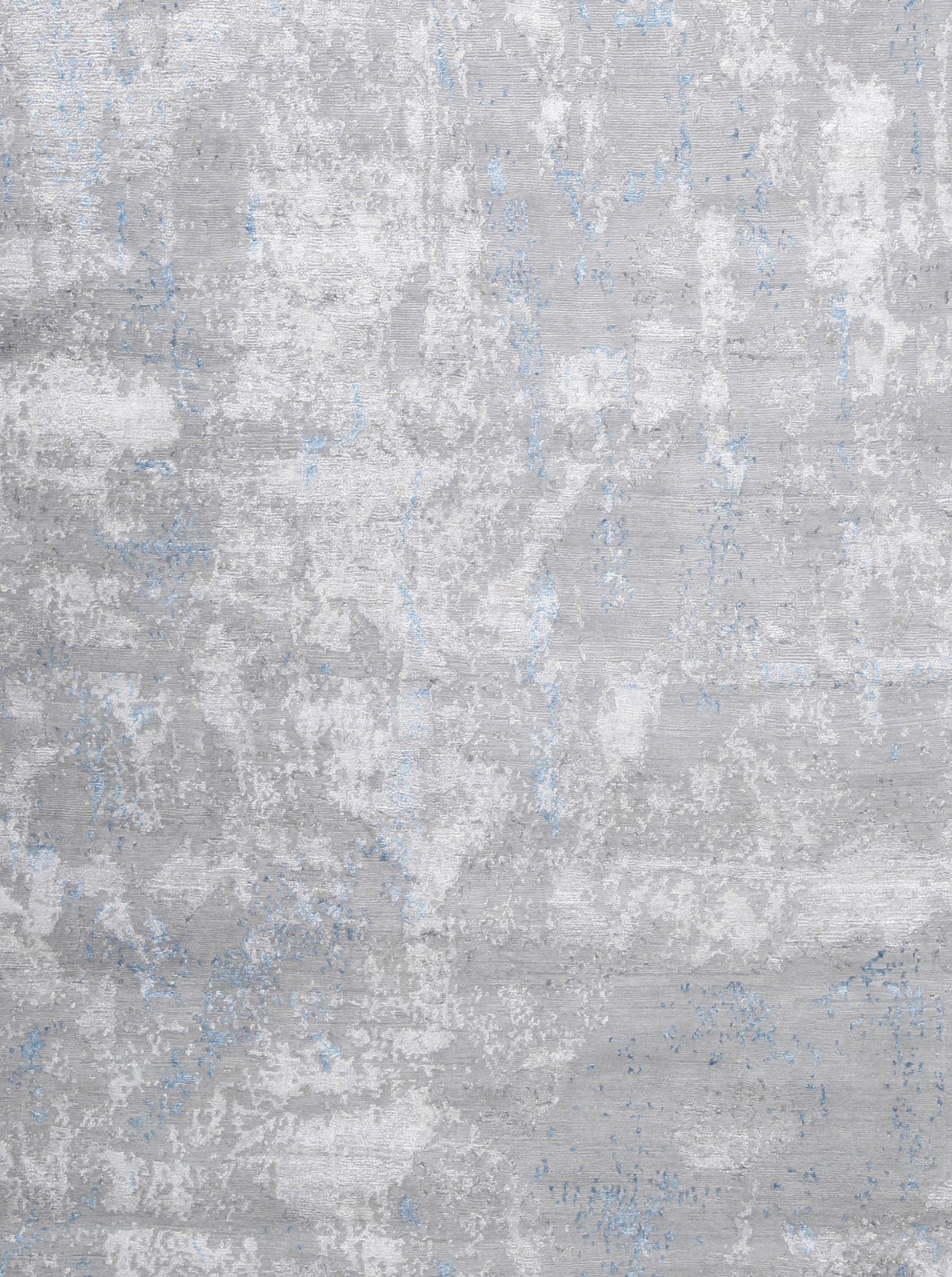 the close up of the center shows the small blue knots in the rug.