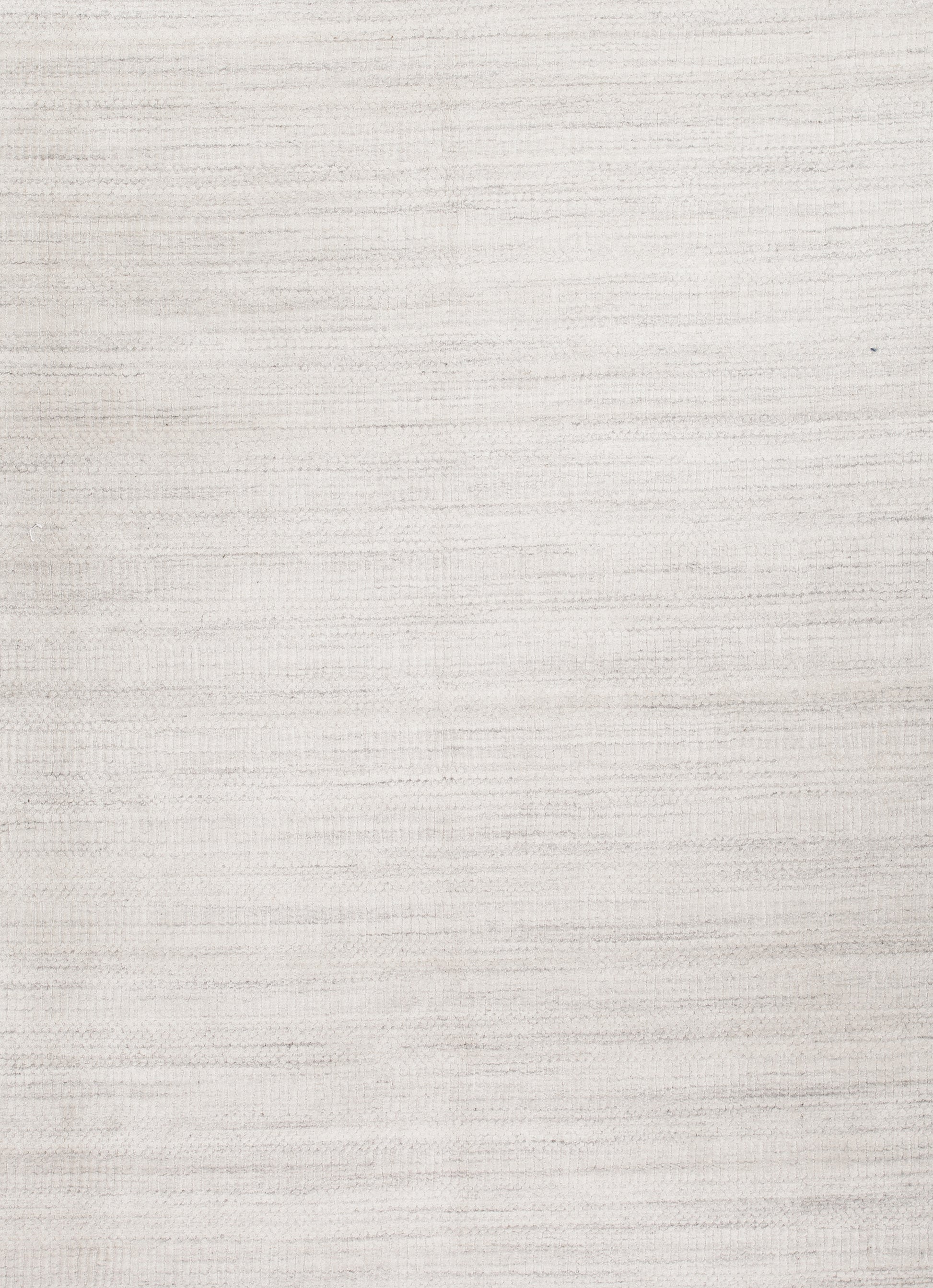 The center of the rug allows you to appreciate the knots' texture.