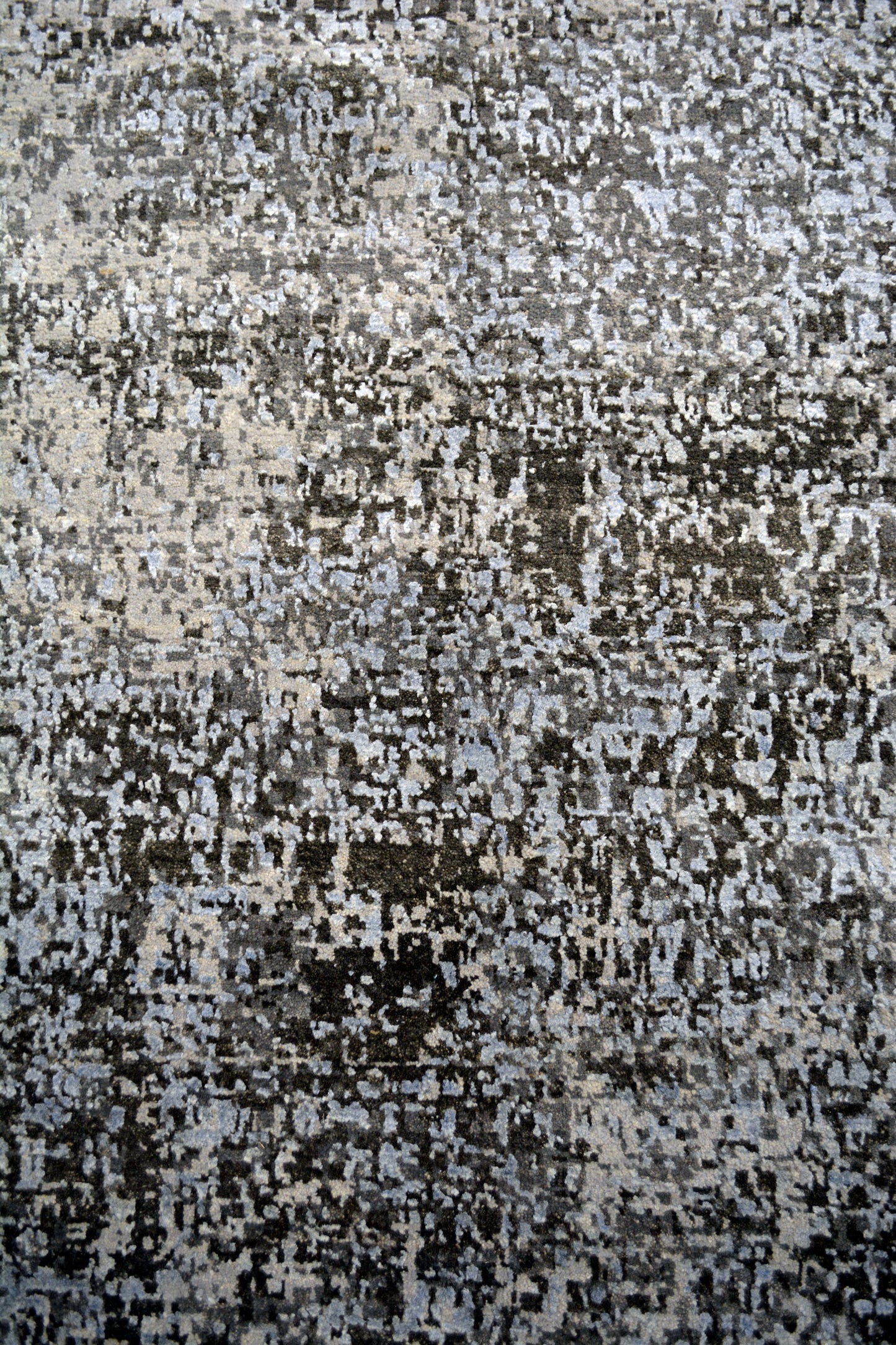 The center's close-up displays the splash pattern cluster chaotically.