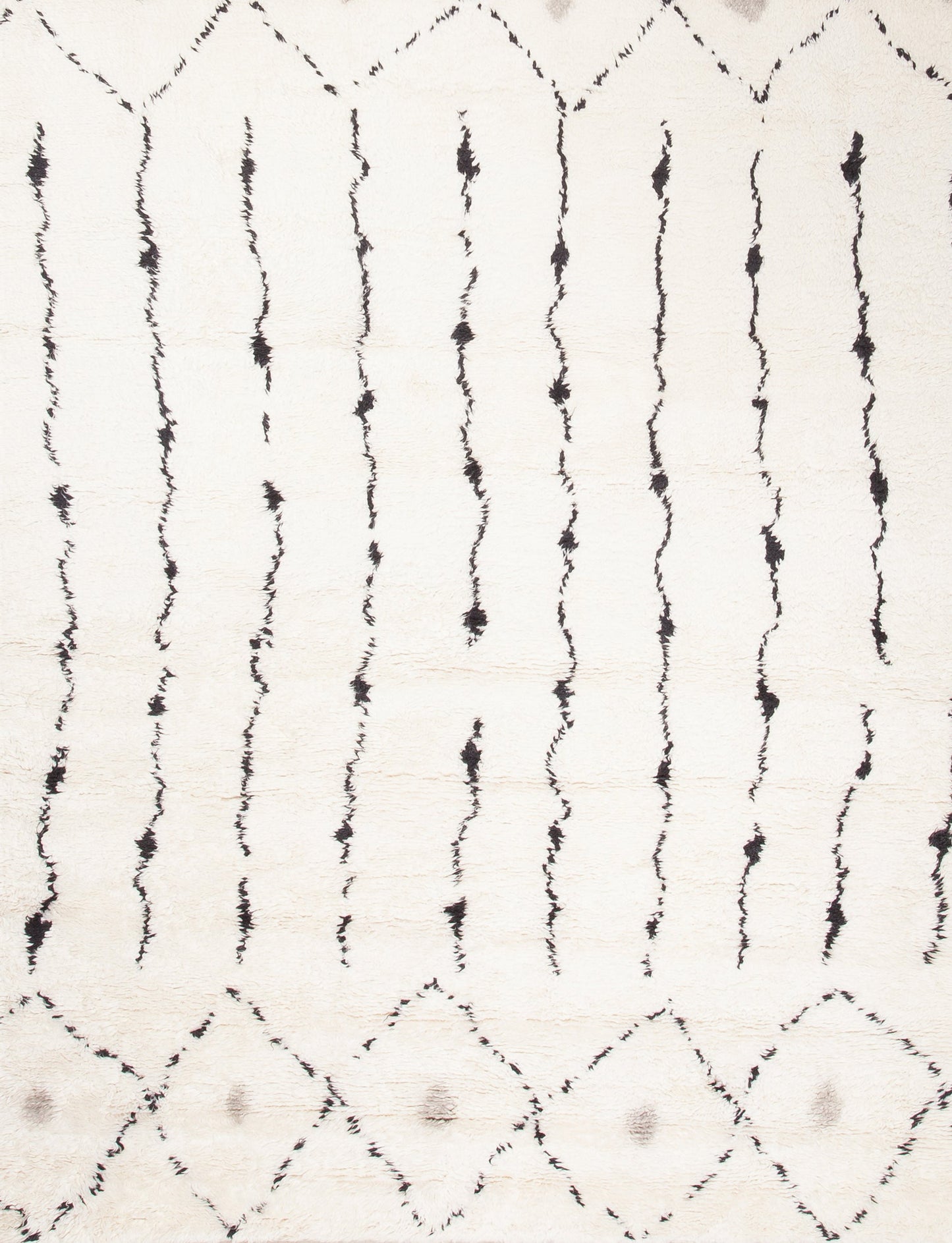 On the bottom left corner, the vertical lines pattern displays more over the rug, and it has only one row of rhombuses.