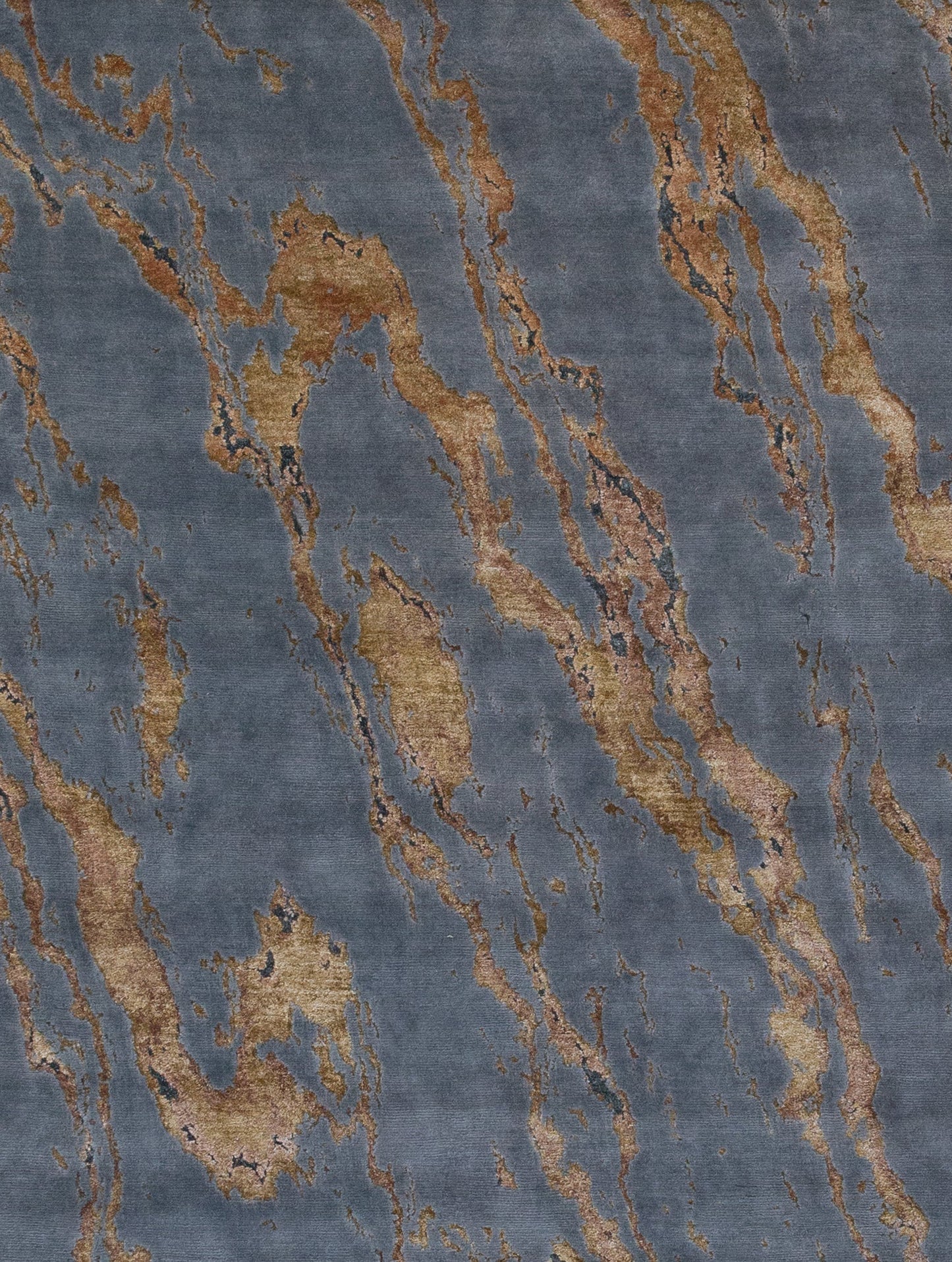 the close up of the center of the rug renders the pretty golden details of the knots.