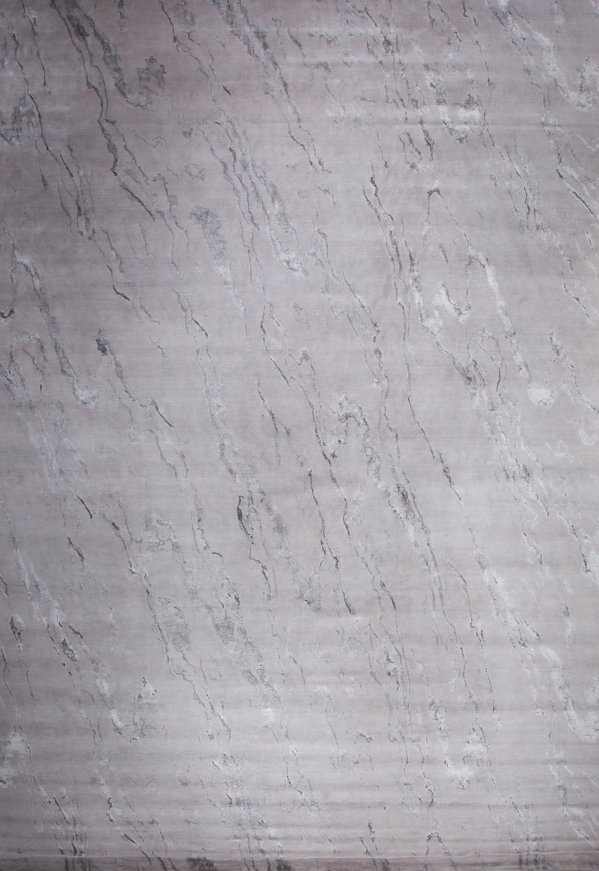 Elegant rug with sober tones, it is perfect a bedroom.