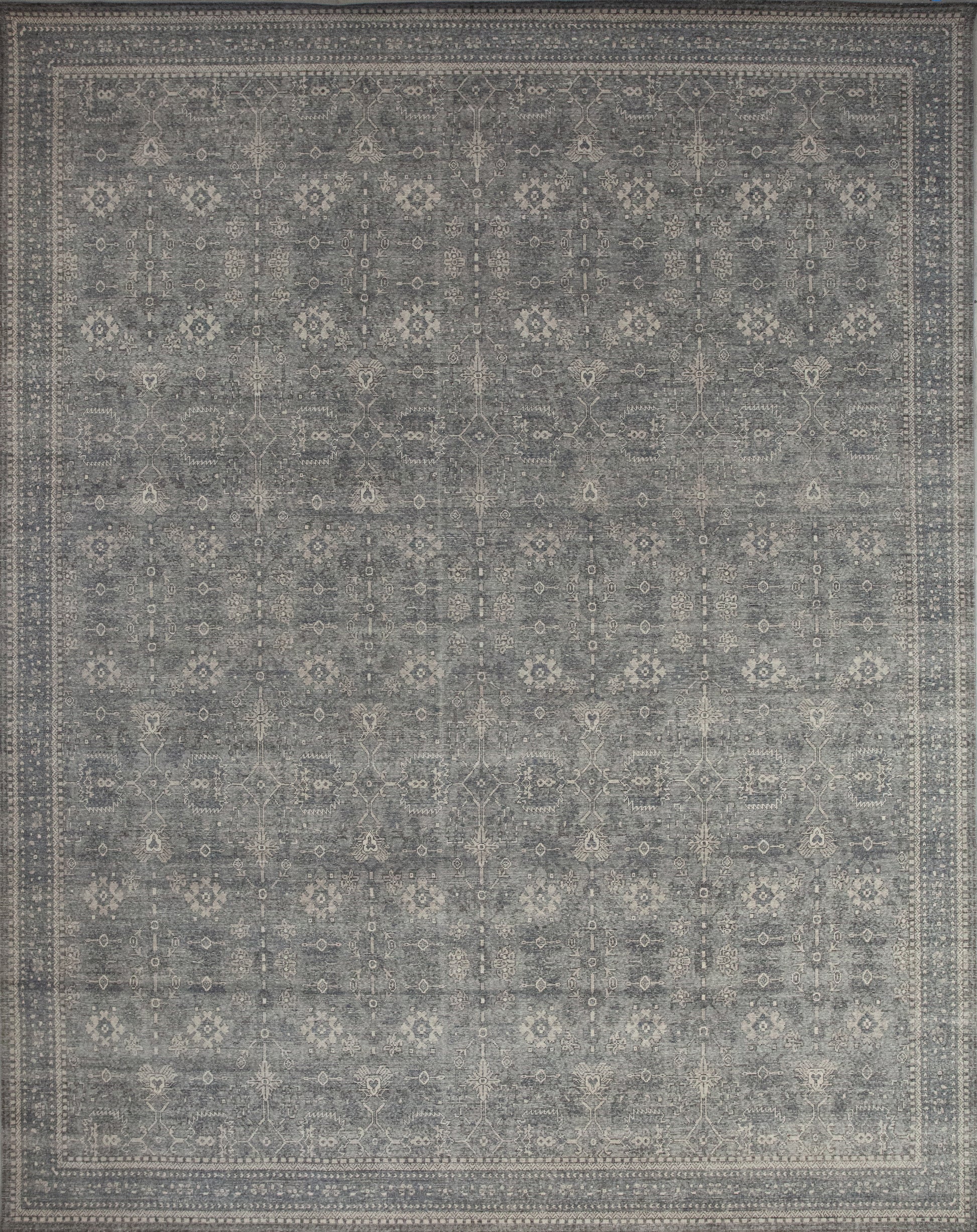Exclusive carpet comes with a sophisticated color scheme which is gray and beige. The beautiful beige pattern renders over the whole rug.