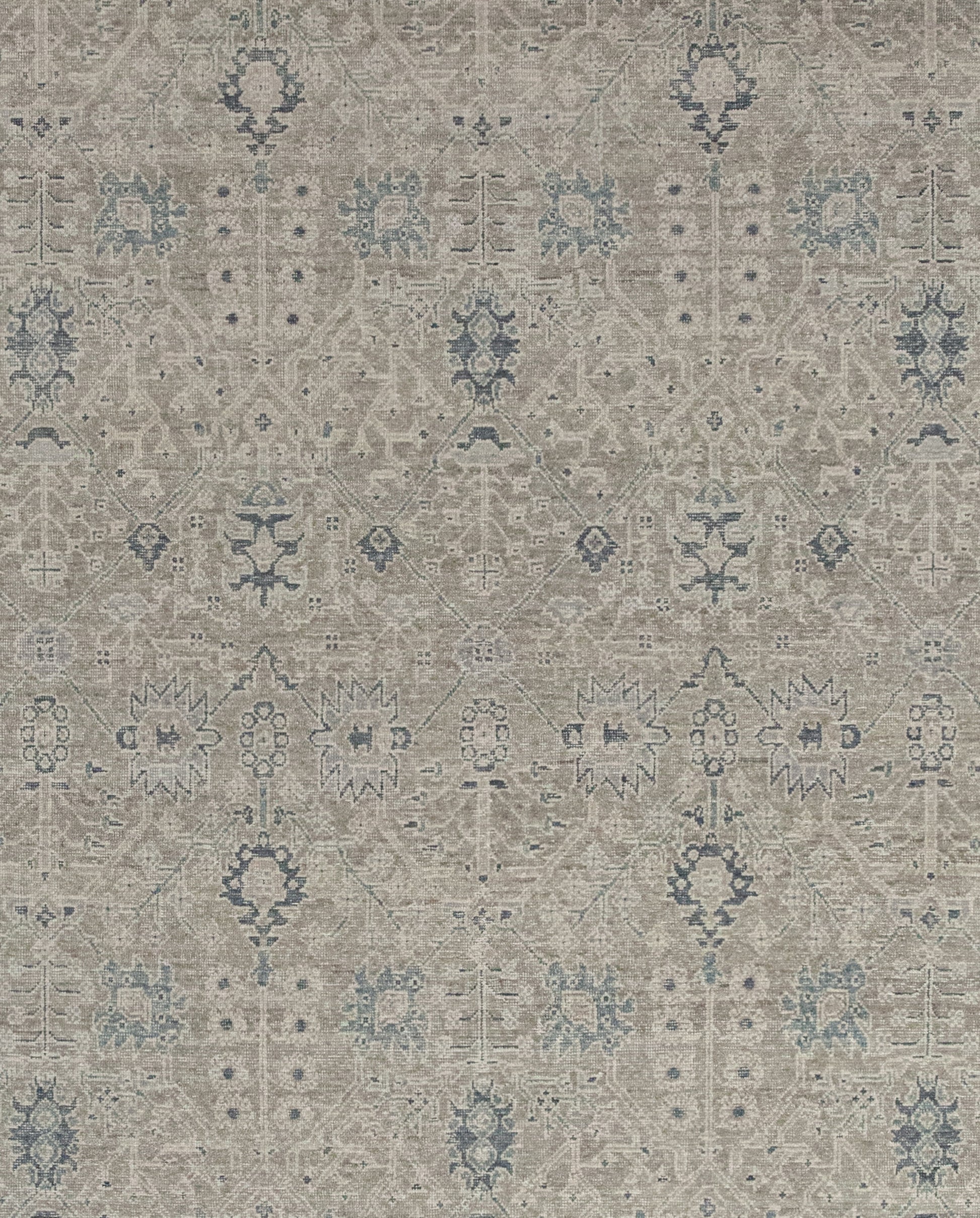 The center's close-up displays the brownish background with the beige pattern along with the black outlined accents symmetrically.