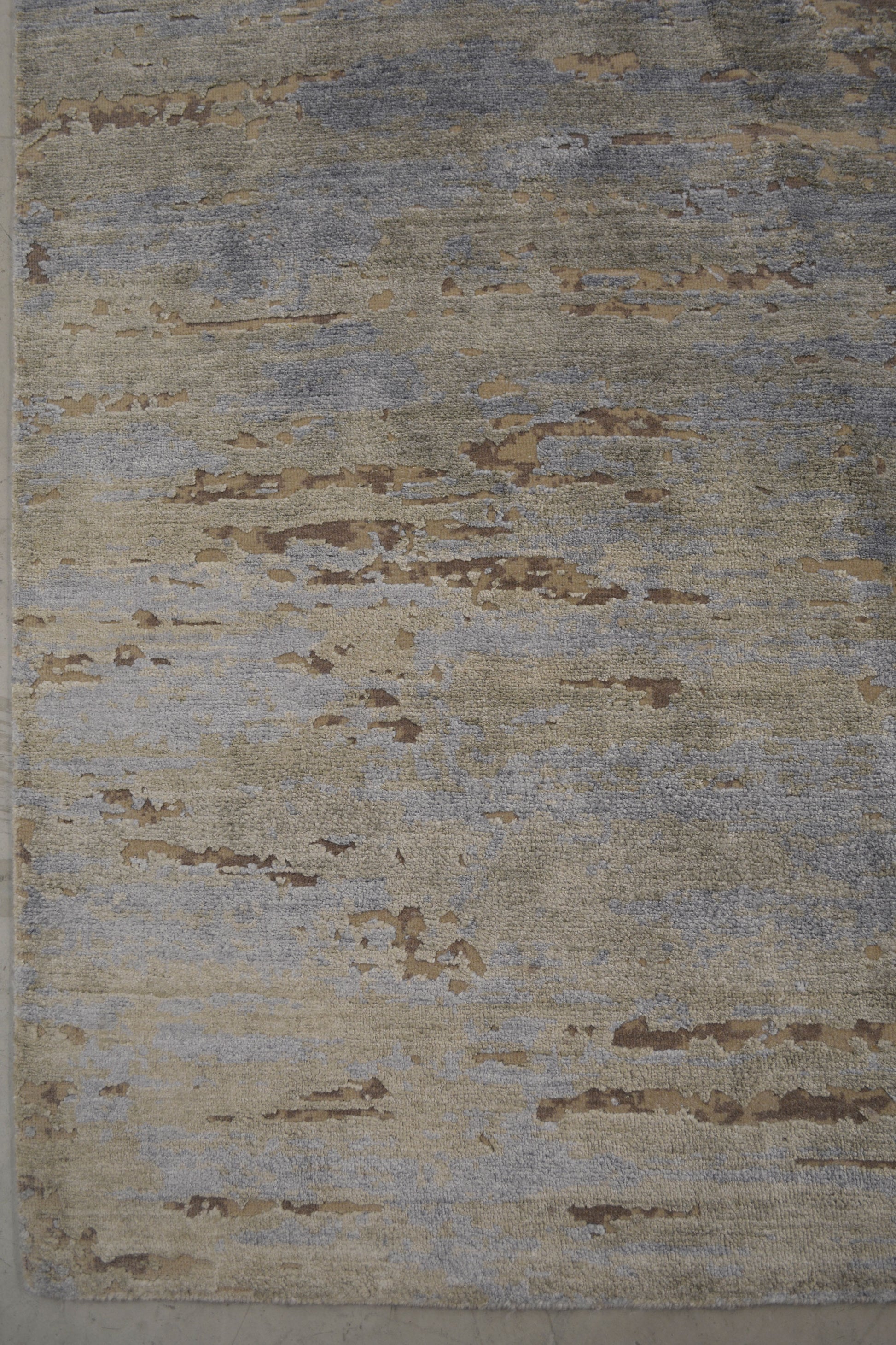 On the bottom left corner, the brown highlights' knots release a calm vibe.