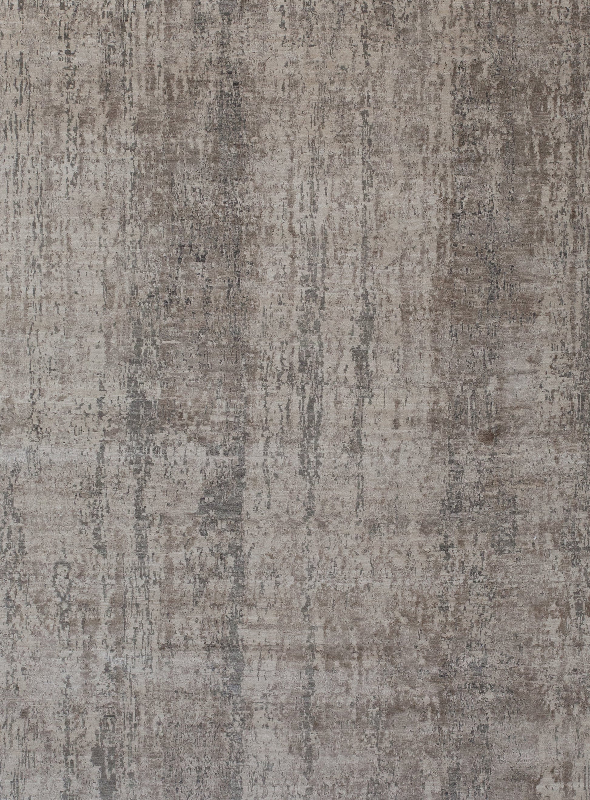 The center's close-up displays how well knotted this rug is.