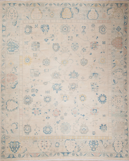 Classic rug with a beige background and a flower pattern.
